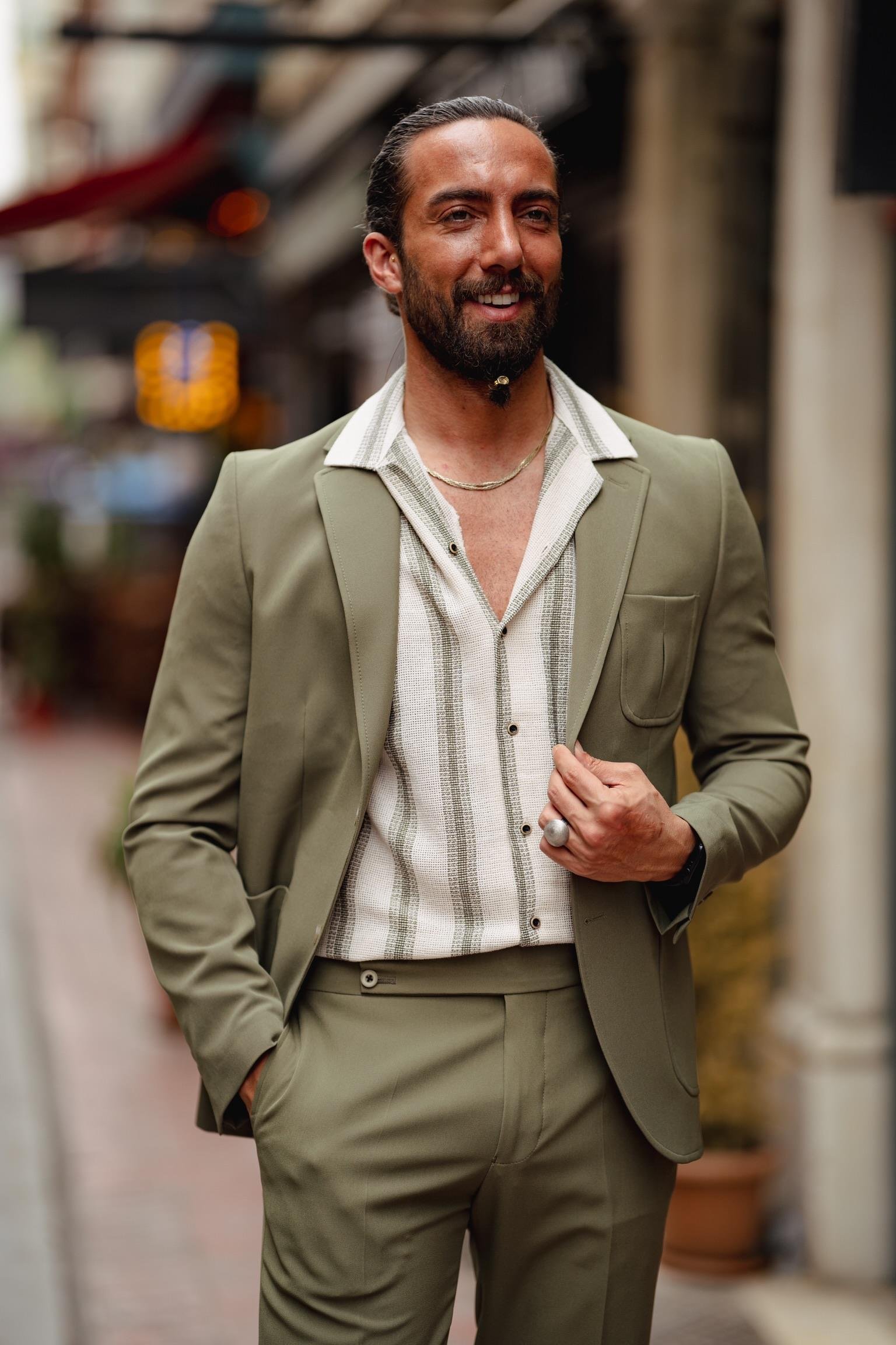 Mono Yaka Torba Cep Slim Fit Takım Elbise ürünü TAKIM ELBİSE kategorisinde sizleri bekliyor.
