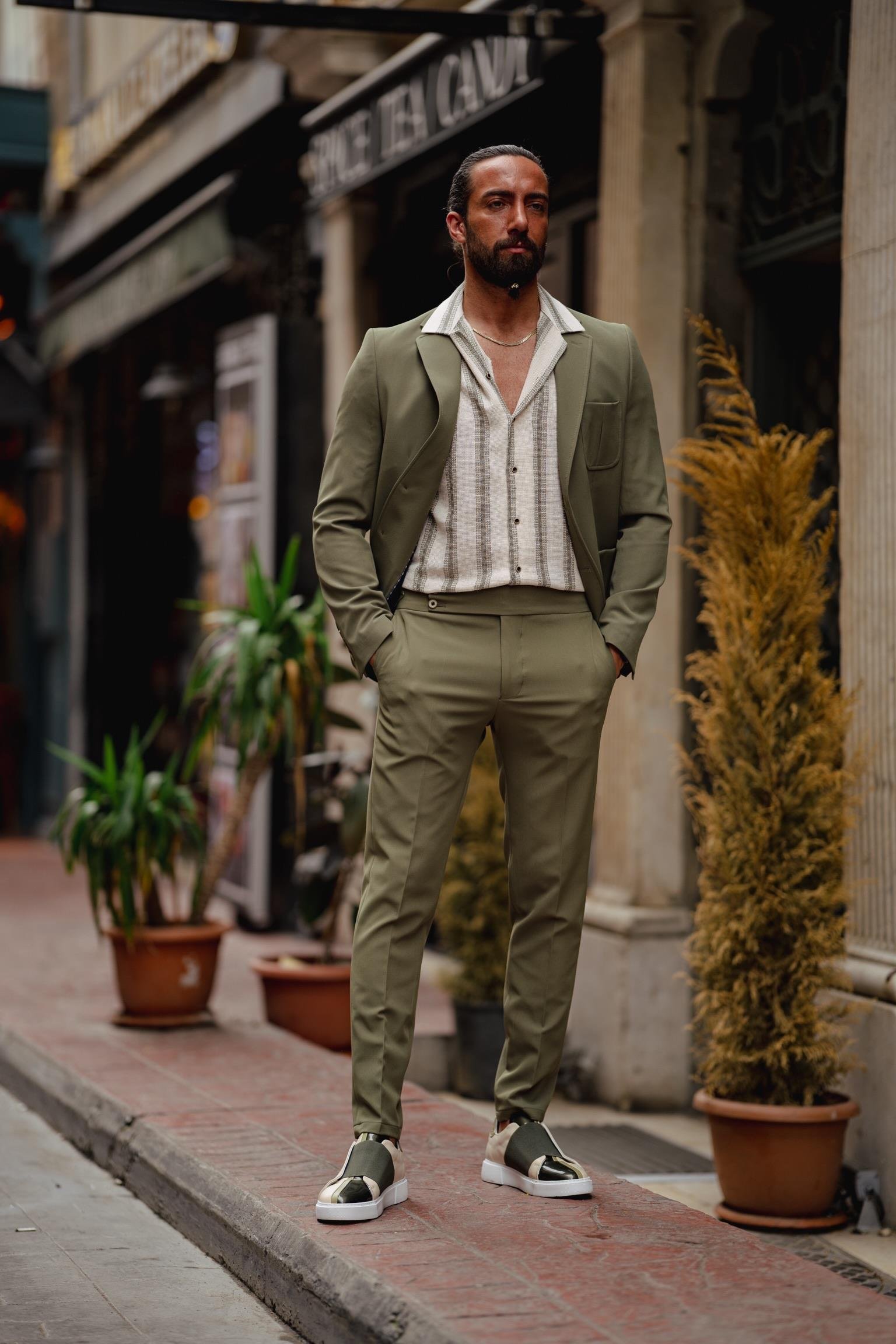 Mono Yaka Torba Cep Slim Fit Takım Elbise ürünü TAKIM ELBİSE kategorisinde sizleri bekliyor.