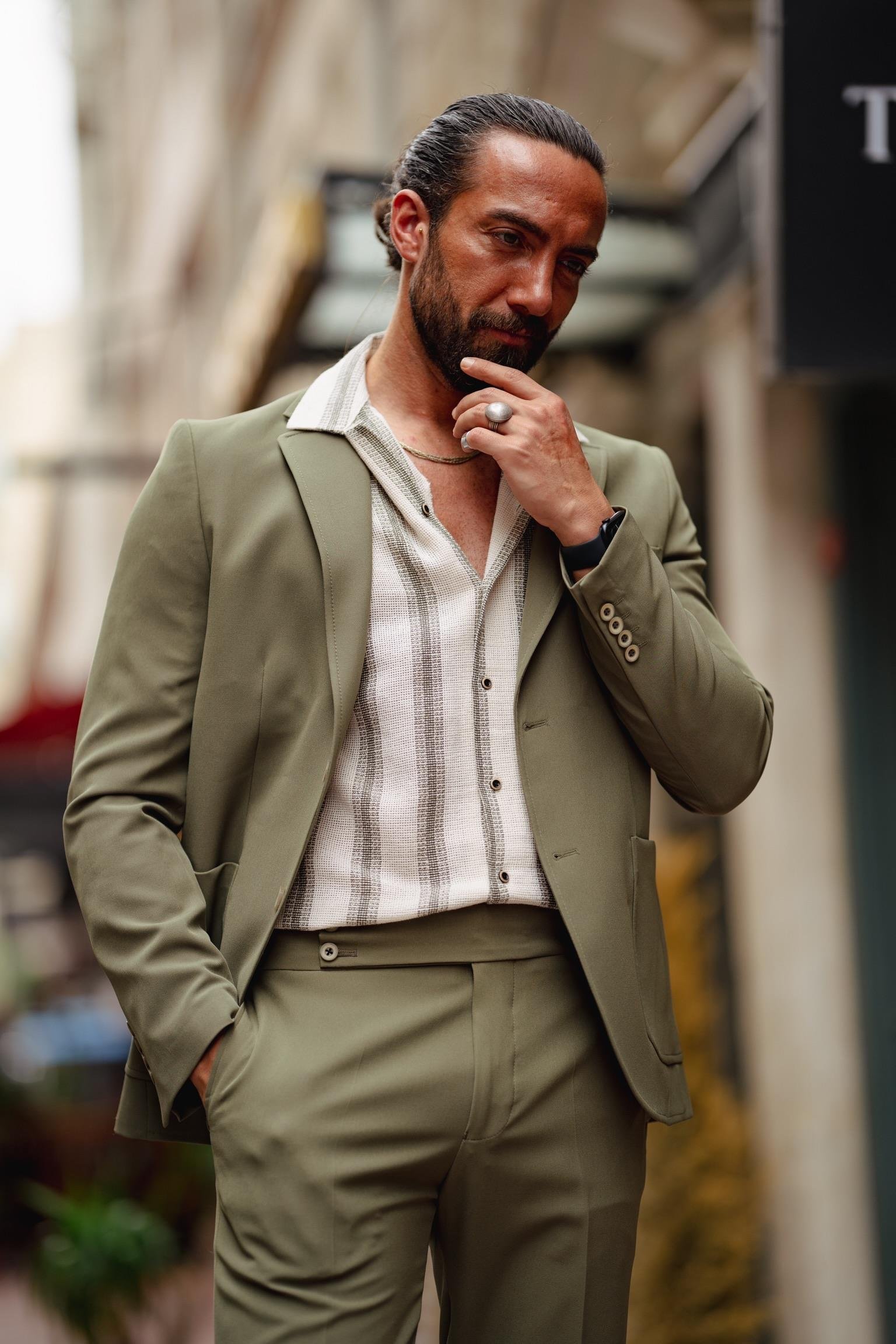Mono Yaka Torba Cep Slim Fit Takım Elbise ürünü TAKIM ELBİSE kategorisinde sizleri bekliyor.
