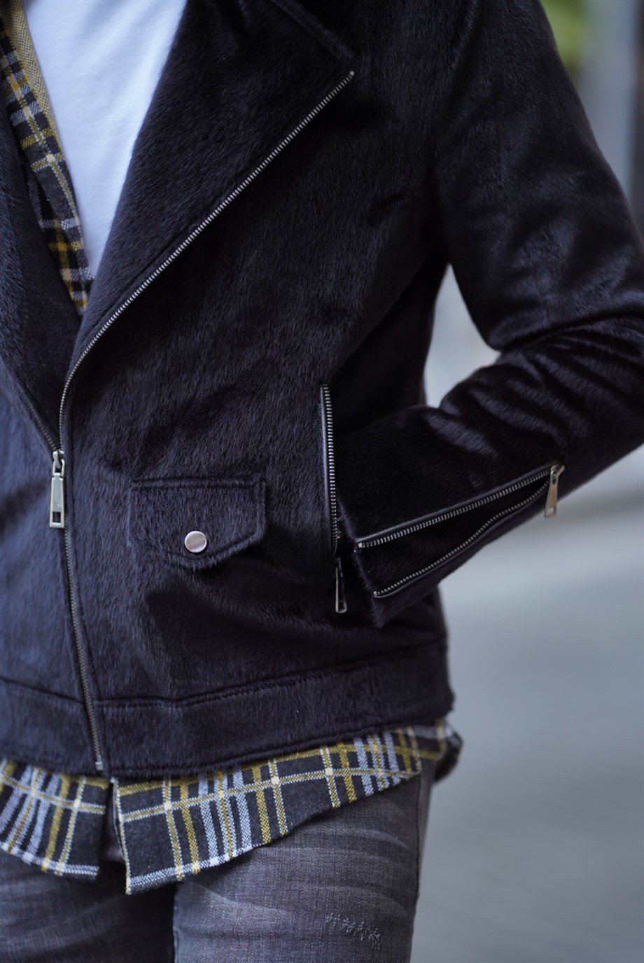 Mono Collar Hairy Coat ürünü OUTERWEAR kategorisinde sizleri bekliyor.