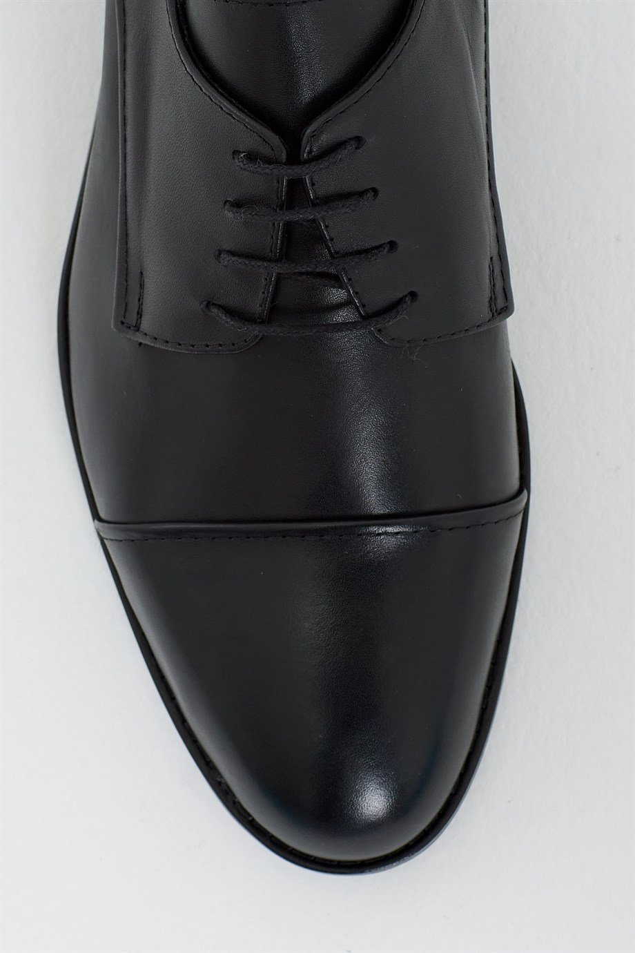 Neolit Taban Hakiki Deri Sneaker ürünü YENİ SEZON kategorisinde sizleri bekliyor.