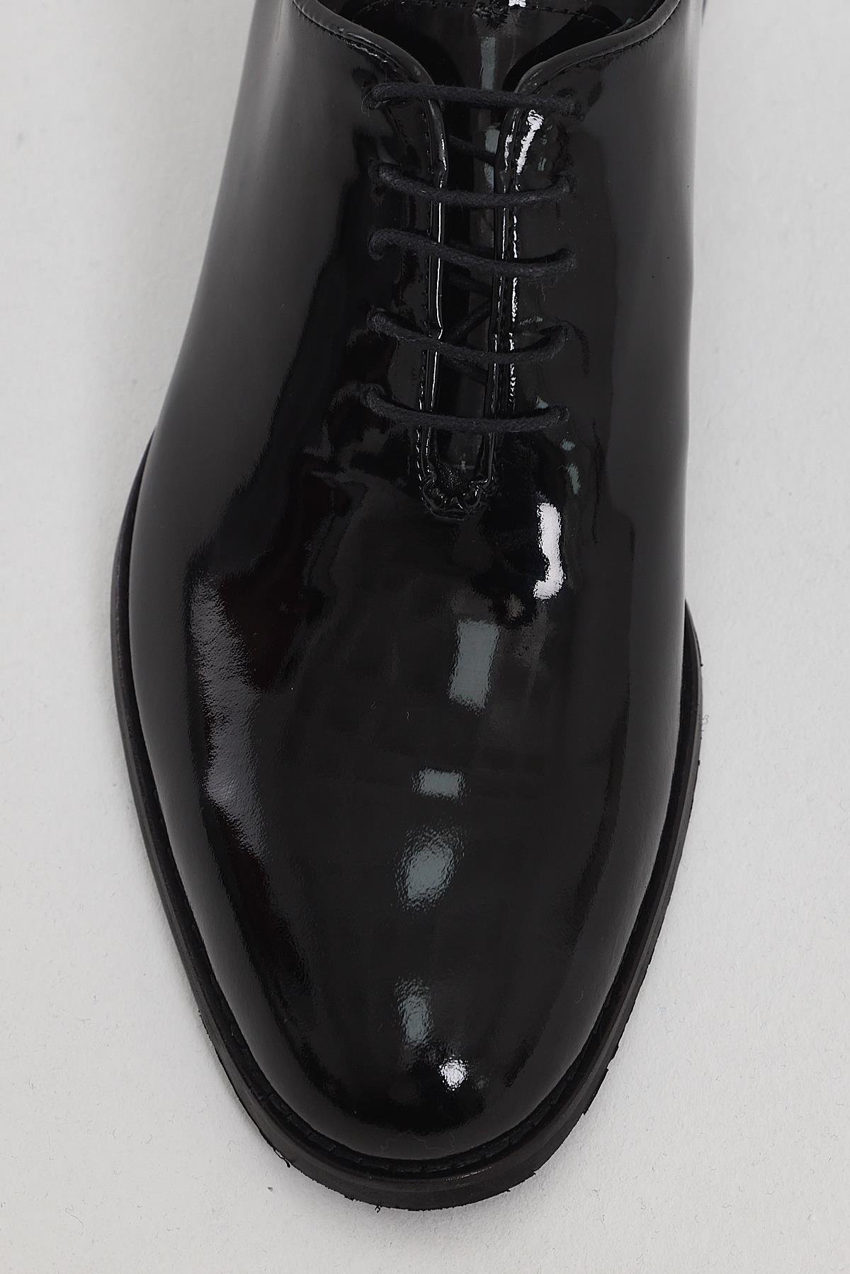 Neolit Taban Klasik Ayakkabı ürünü YENİ SEZON kategorisinde sizleri bekliyor.