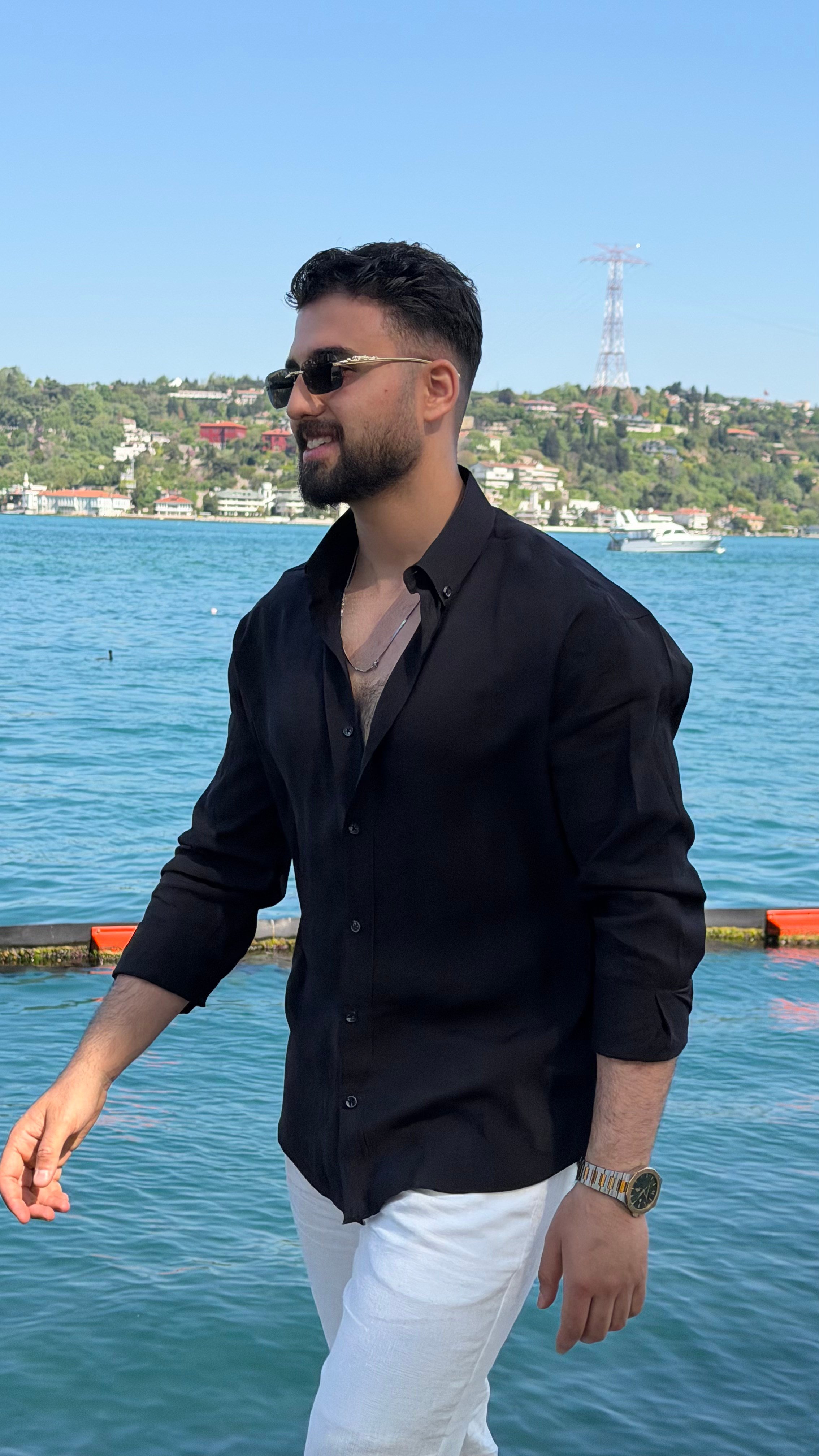 OVERSİZ DÜZ GÖMLEK ürünü SHIRT kategorisinde sizleri bekliyor.