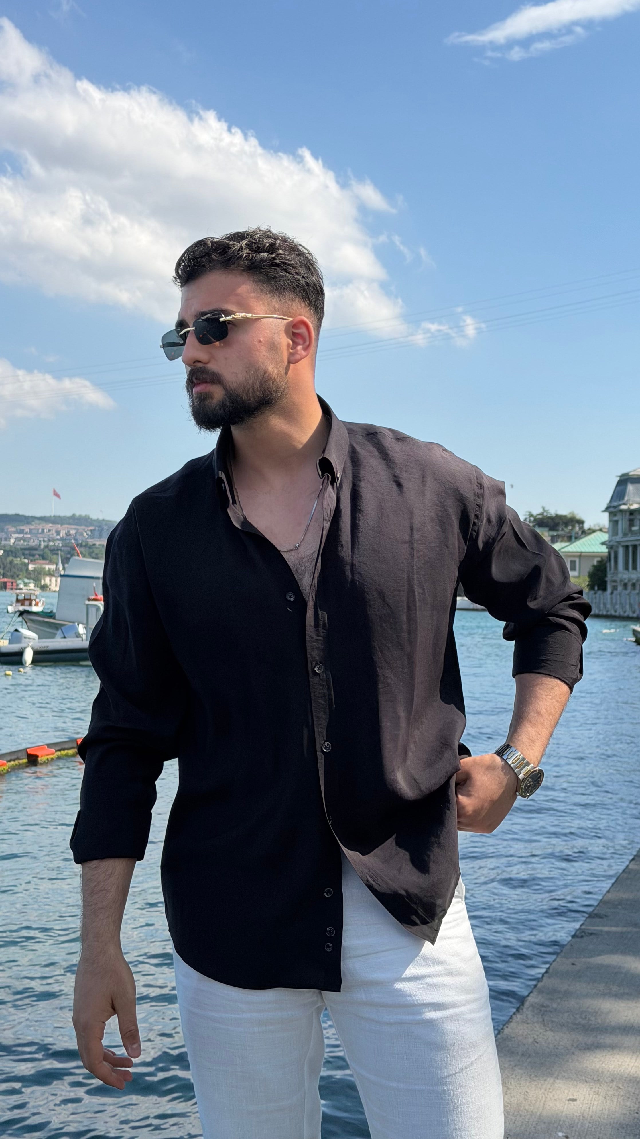 OVERSİZ DÜZ GÖMLEK ürünü SHIRT kategorisinde sizleri bekliyor.