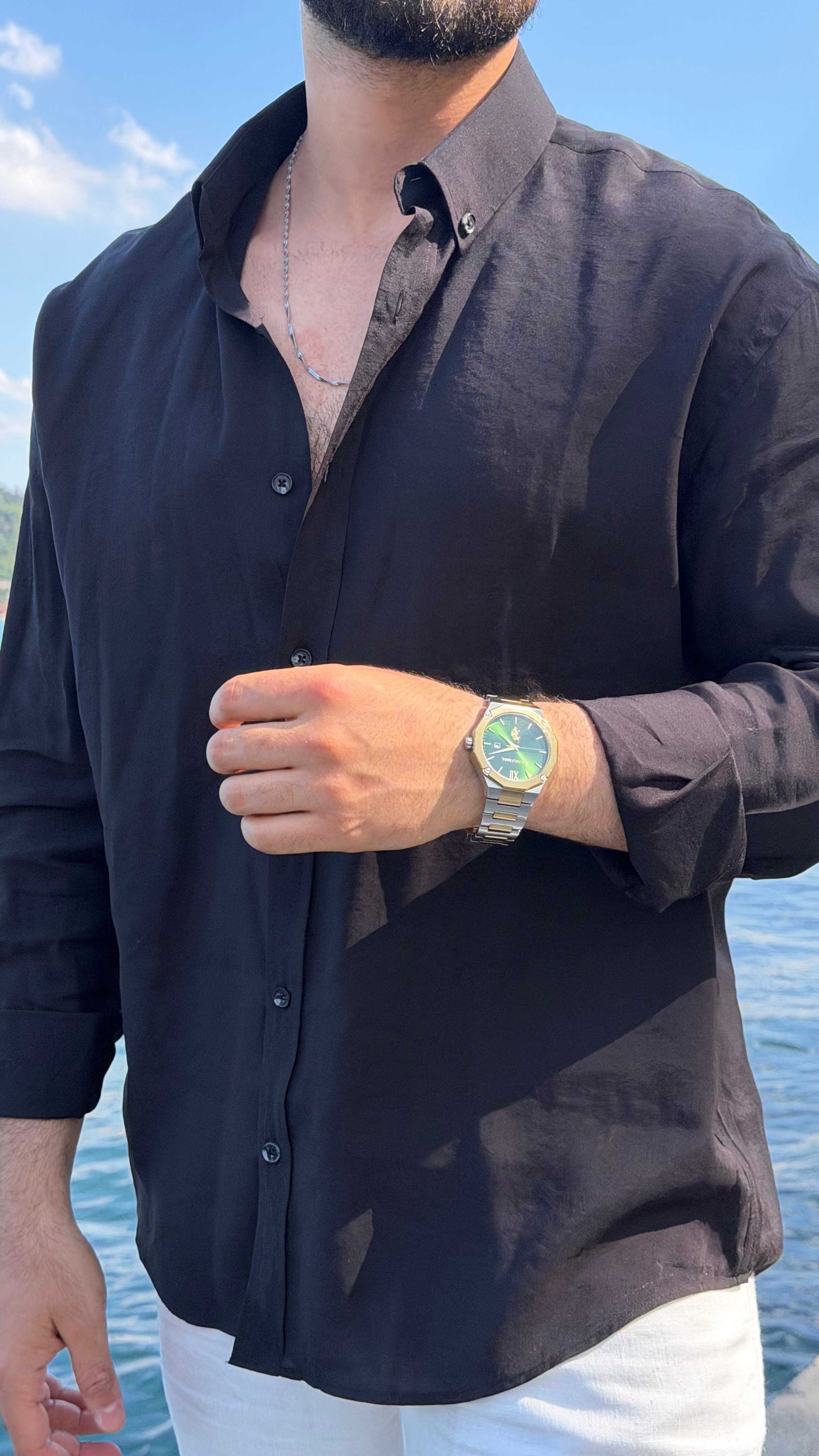 OVERSİZ DÜZ GÖMLEK ürünü SHIRT kategorisinde sizleri bekliyor.
