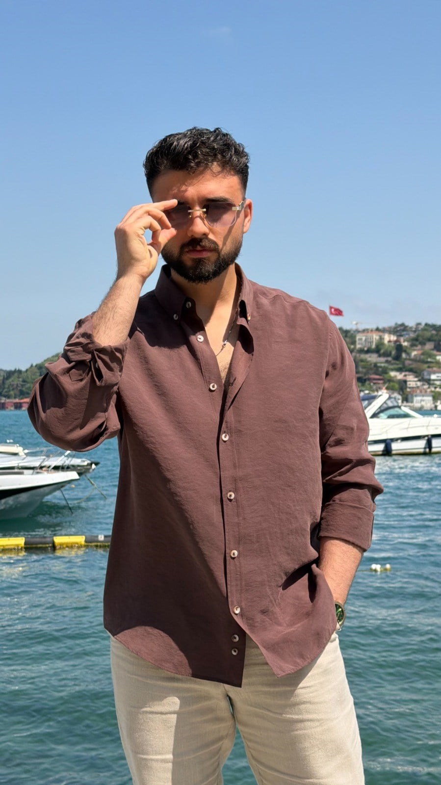 OVERSİZ DÜZ GÖMLEK ürünü GÖMLEK kategorisinde sizleri bekliyor.