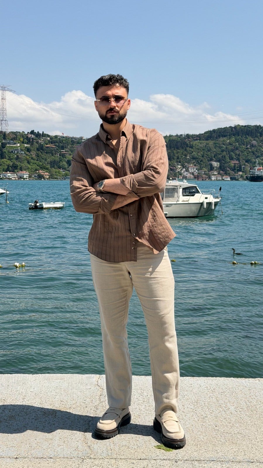 OVERSİZE  ÇİZGİLİ GÖMLEK ürünü GÖMLEK kategorisinde sizleri bekliyor.