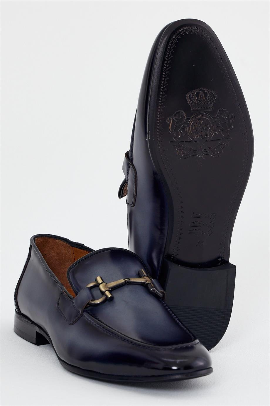 Özel Patina'lı Hakiki deri Loafer ürünü YENİ SEZON kategorisinde sizleri bekliyor.