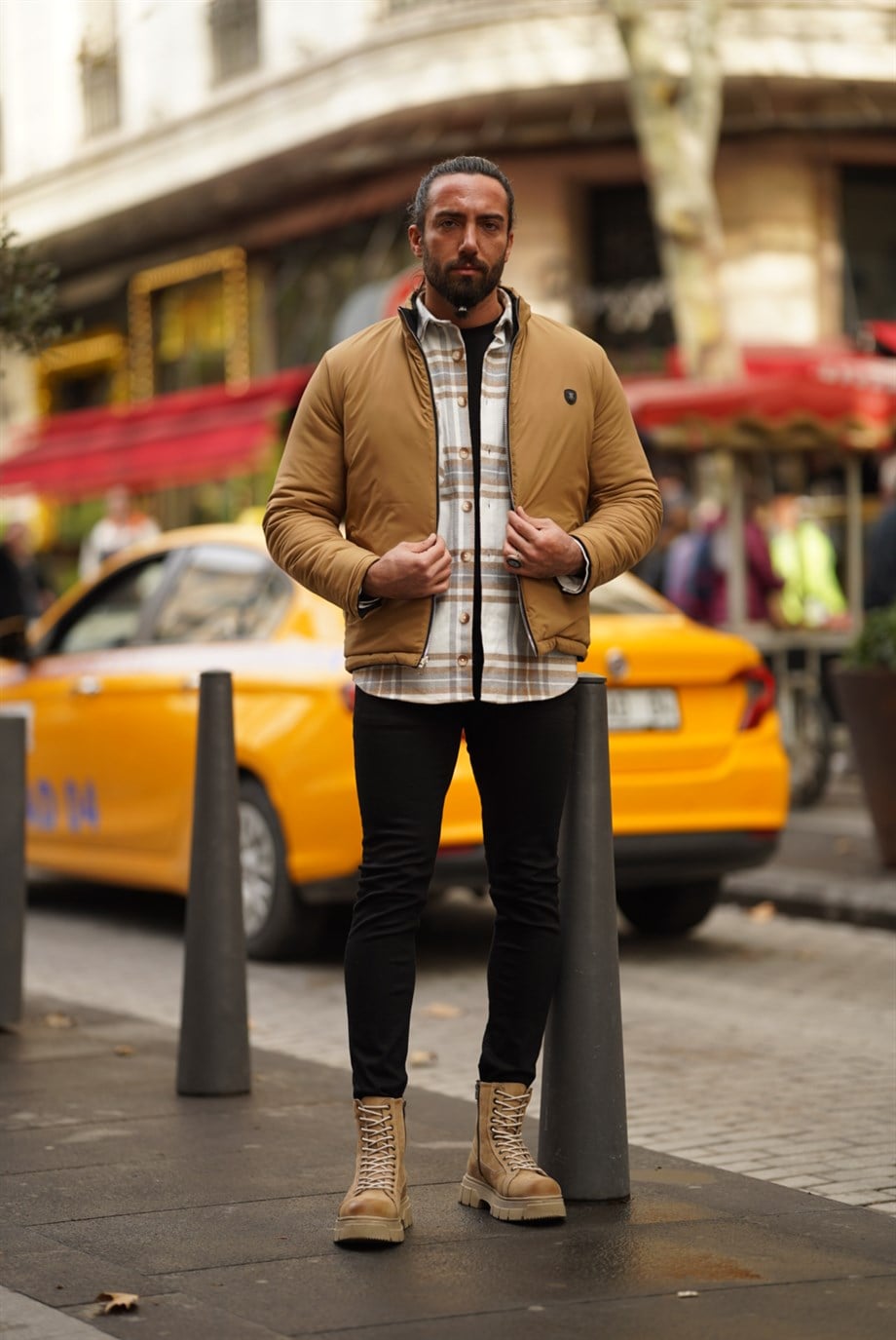 Özel Tasarım Dolumlu Çift Taraflı Mont ürünü OUTERWEAR kategorisinde sizleri bekliyor.