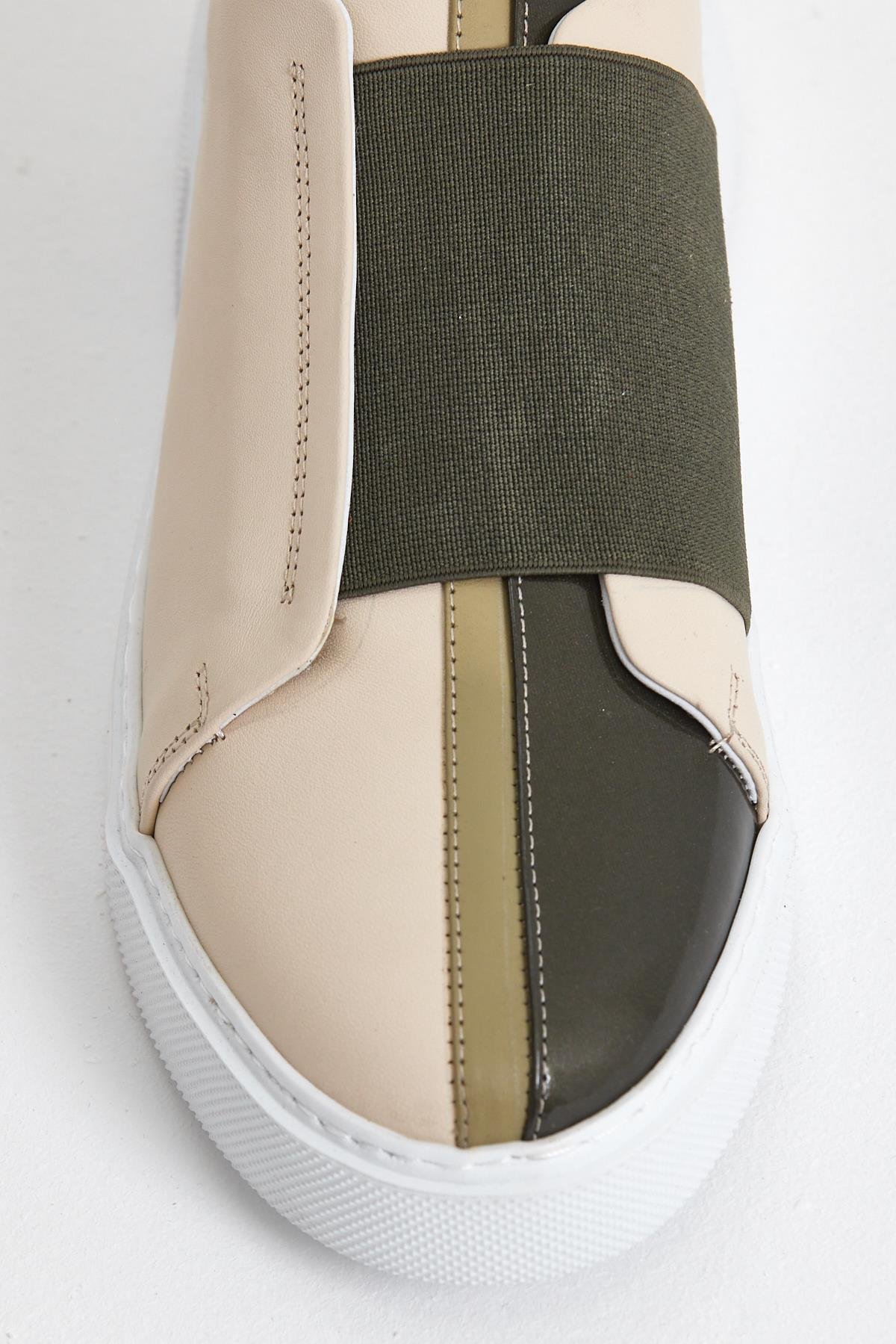 Special Design Eva Sole Sports Shoes ürünü NEW SEASON kategorisinde sizleri bekliyor.