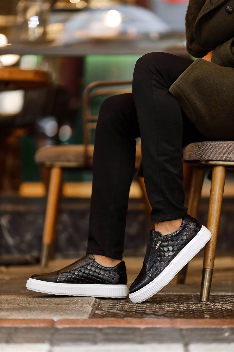 Özel Tasarım Floater Deri Sneakers ürünü YENİ SEZON kategorisinde sizleri bekliyor.