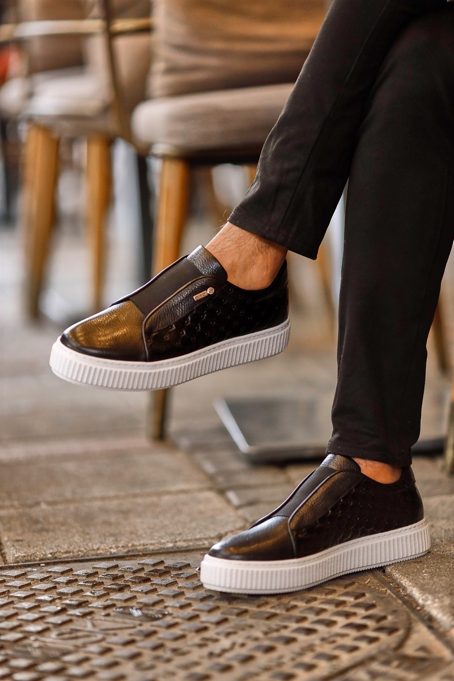 Özel Tasarım Floater Deri Sneakers ürünü YENİ SEZON kategorisinde sizleri bekliyor.