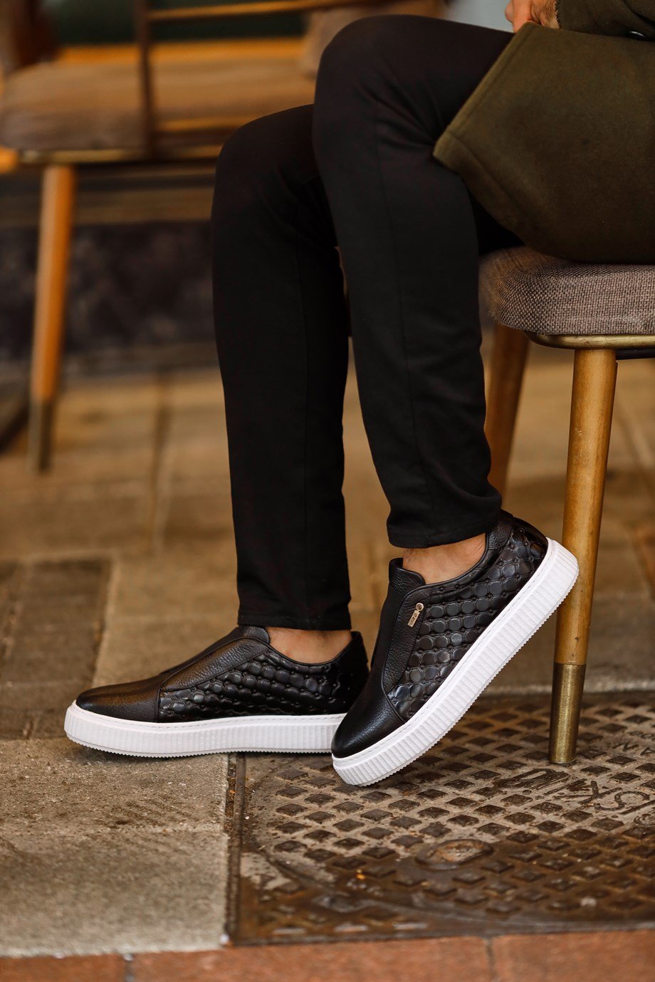 Özel Tasarım Floater Deri Sneakers ürünü YENİ SEZON kategorisinde sizleri bekliyor.