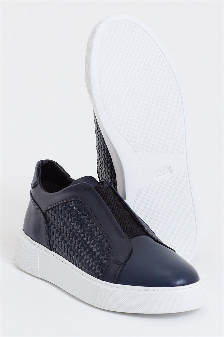 Special Design Mesh Detail Sports Shoes ürünü NEW SEASON kategorisinde sizleri bekliyor.