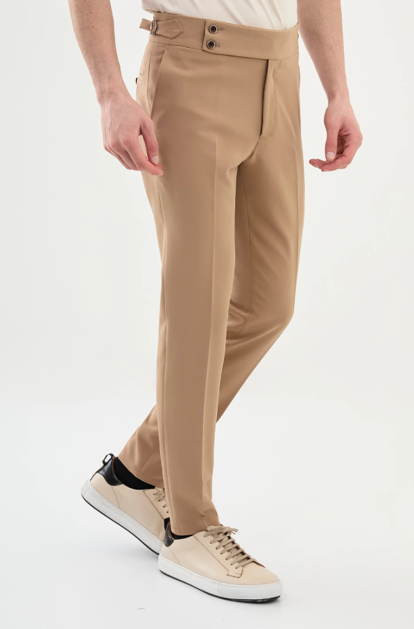 Özel Tasarım Kemer Detaylı Slim Fit Kumaş Pantolon Camel ürünü KUMAŞ PANTOLON kategorisinde sizleri bekliyor.