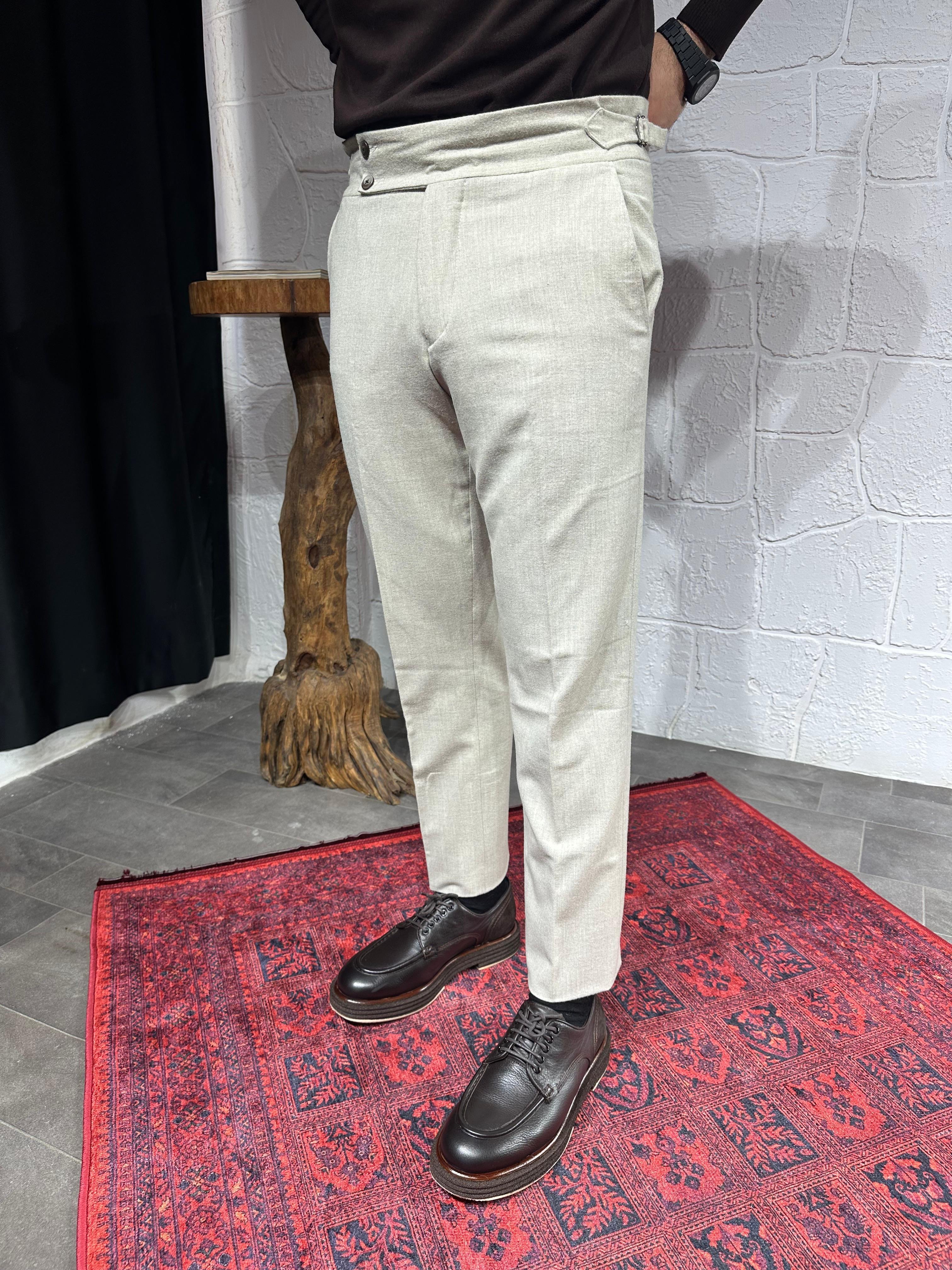 Özel Tasarım Kemer Detaylı Yün Kumaş Pantalon ürünü ALT GİYİM kategorisinde sizleri bekliyor.