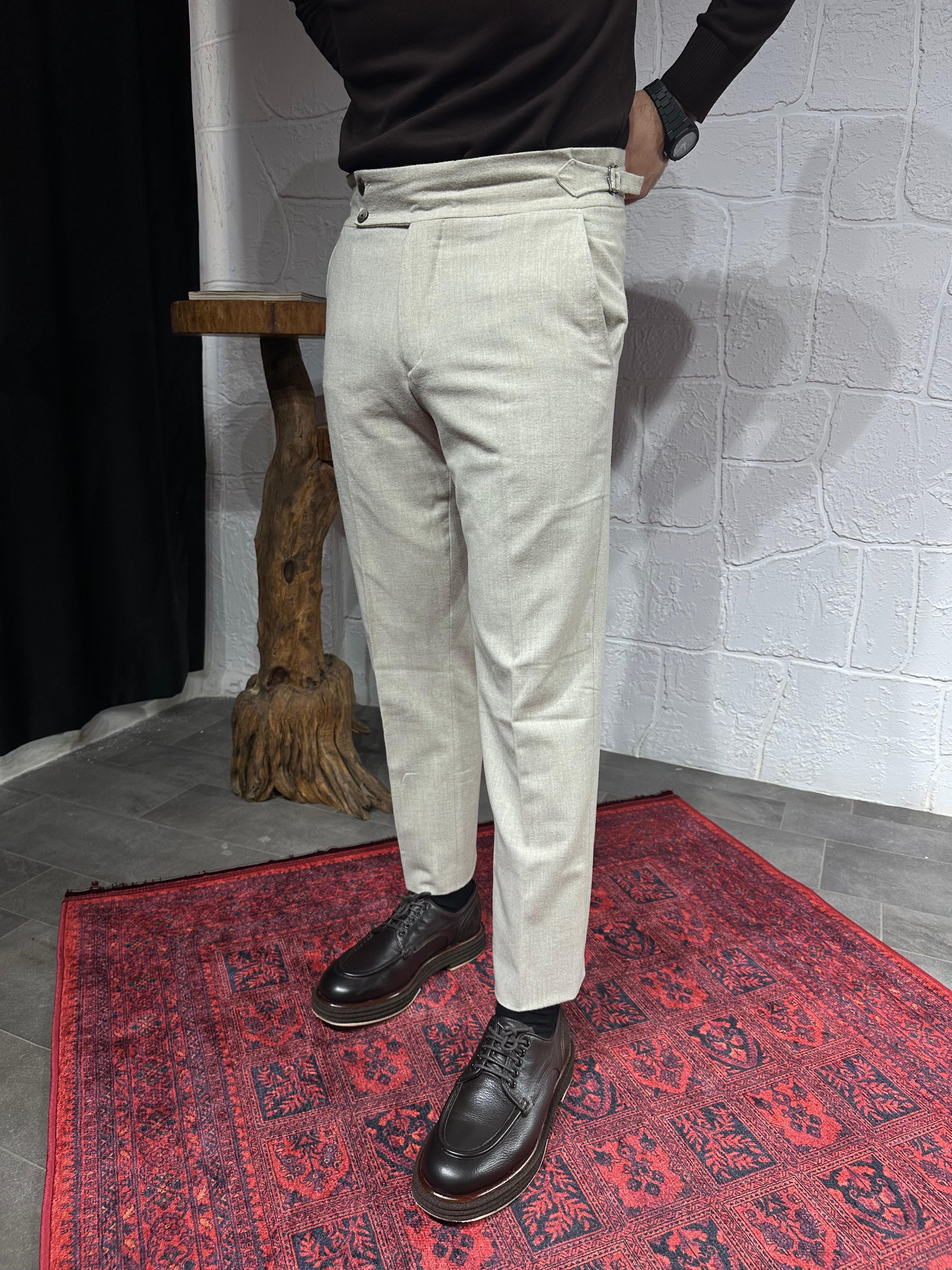 Özel Tasarım Kemer Detaylı Yün Kumaş Pantalon ürünü ALT GİYİM kategorisinde sizleri bekliyor.