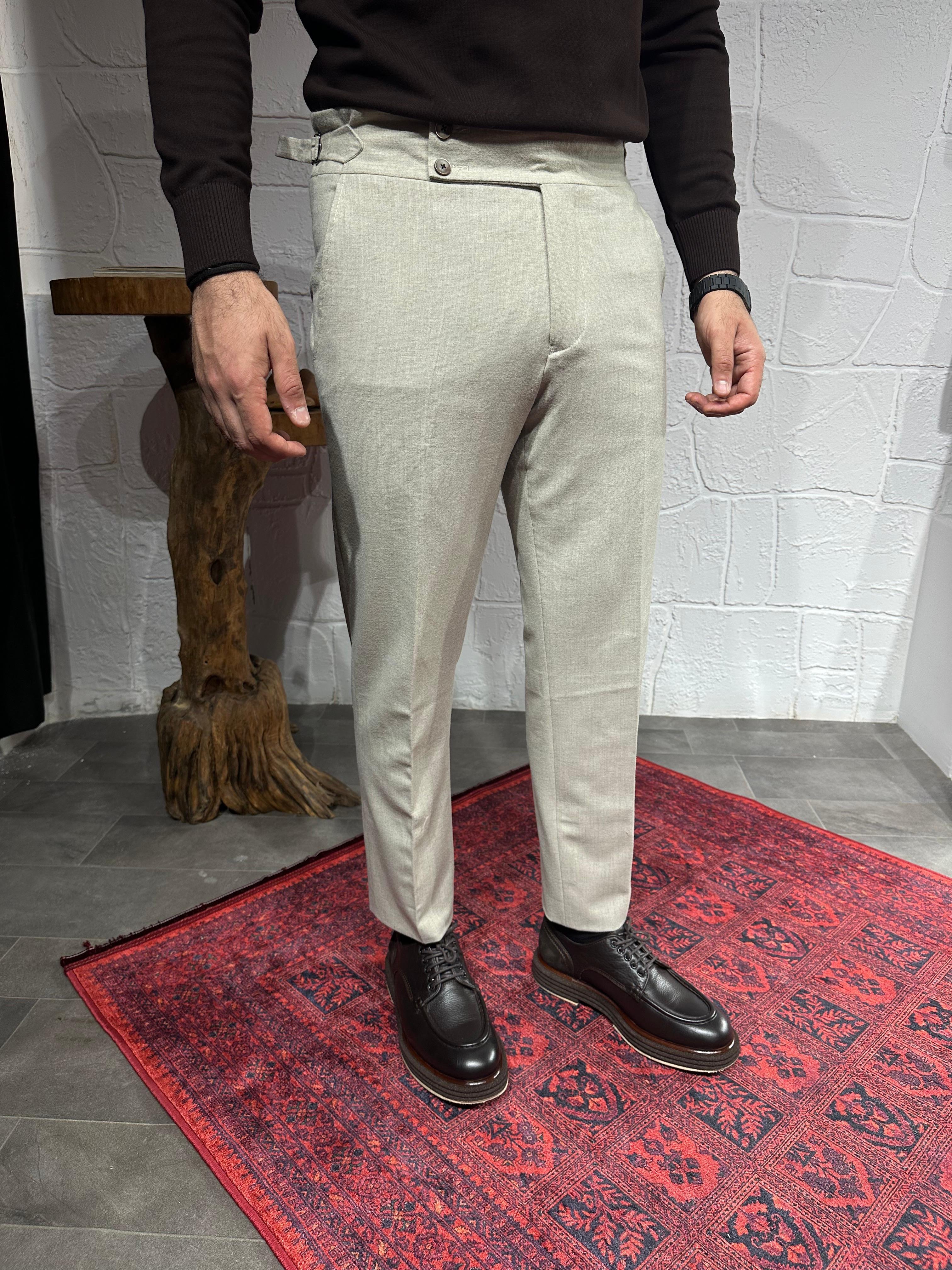 Özel Tasarım Kemer Detaylı Yün Kumaş Pantalon ürünü ALT GİYİM kategorisinde sizleri bekliyor.