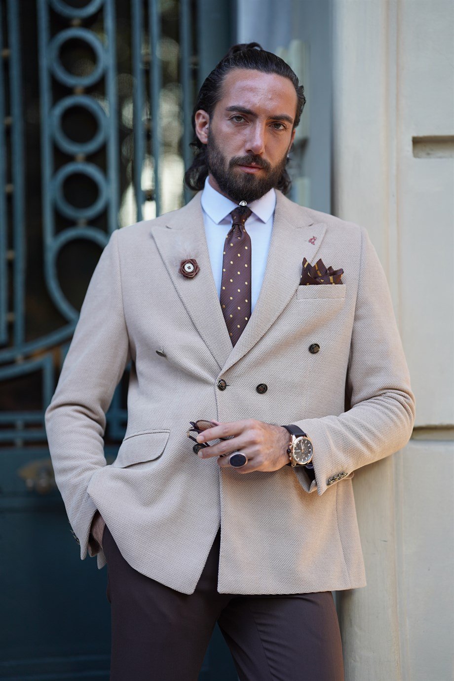 Special Design Double Breasted Jacket ürünü OUTERWEAR kategorisinde sizleri bekliyor.