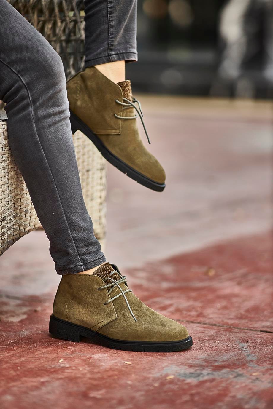 Special Design Nubuck Leather Boots with Fringe Detail ürünü NEW SEASON kategorisinde sizleri bekliyor.
