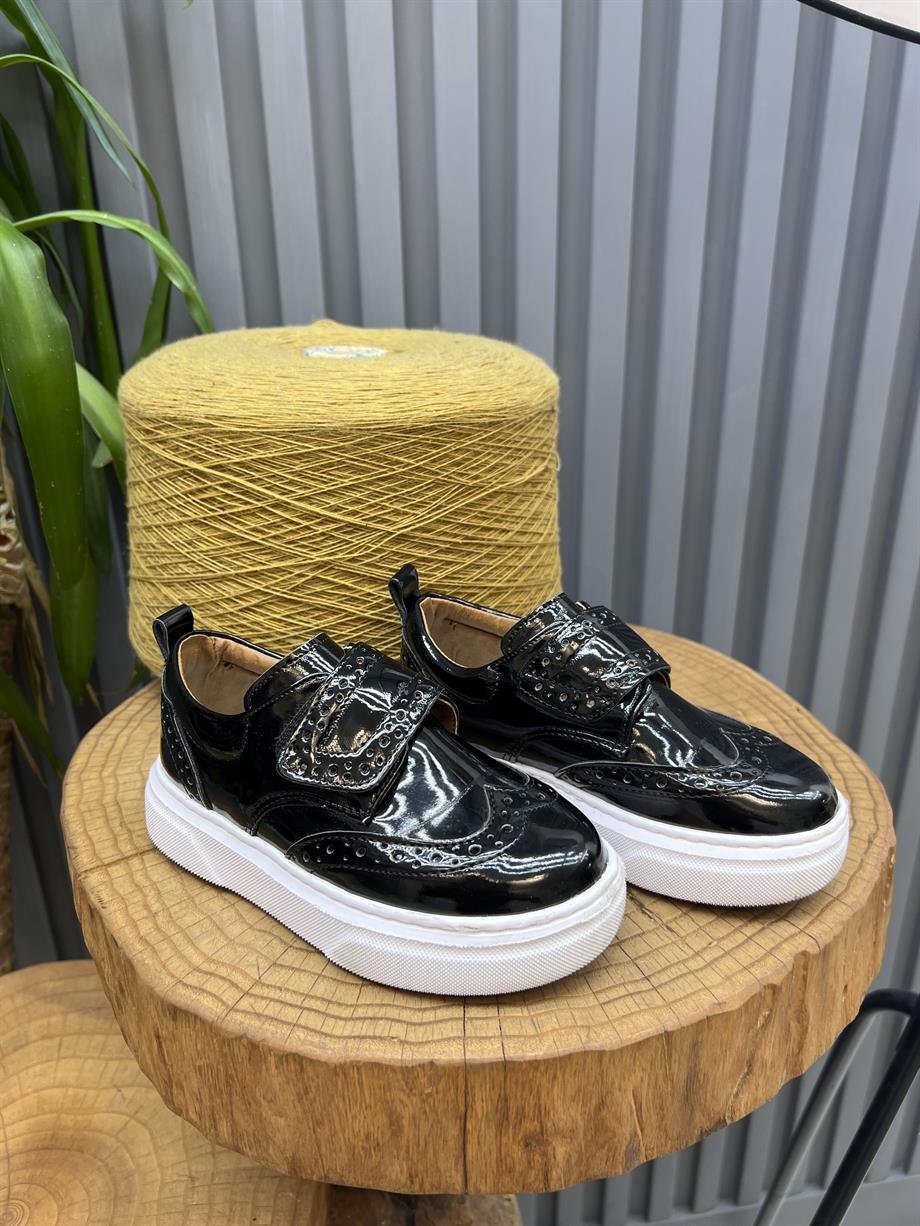 Özel Tasarım Rugan Çocuk Ayakkabı ürünü YENİ SEZON kategorisinde sizleri bekliyor.