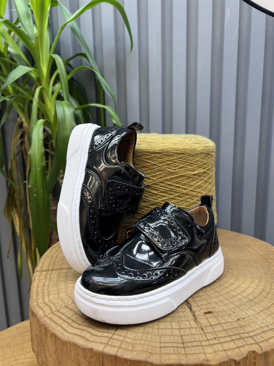 Özel Tasarım Rugan Çocuk Ayakkabı ürünü YENİ SEZON kategorisinde sizleri bekliyor.