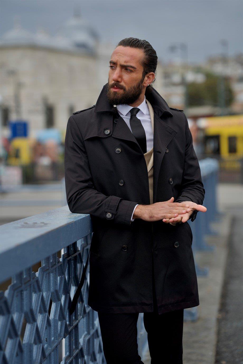 Özel Tasarım Slim Fit Geniş Yaka Trençkot ürünü DIŞ GİYİM kategorisinde sizleri bekliyor.