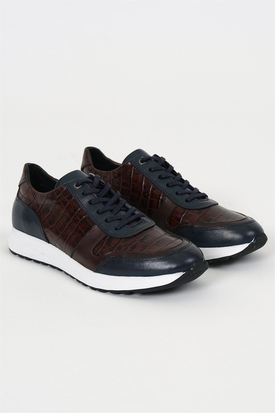 Özel Tasarım Sneakers ürünü SNEAKER kategorisinde sizleri bekliyor.