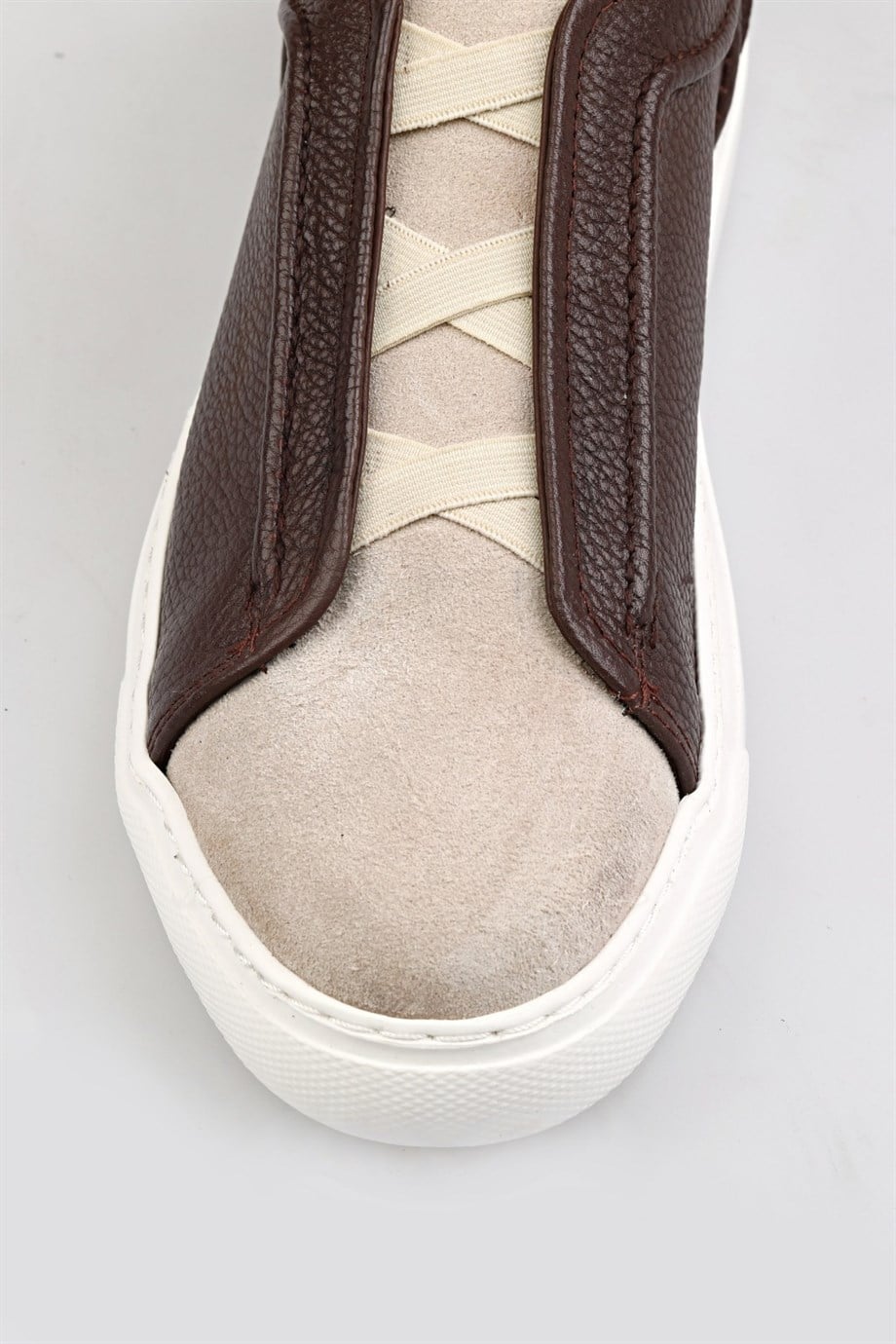 Özel Tasarım Sneakers ürünü NEW SEASON kategorisinde sizleri bekliyor.