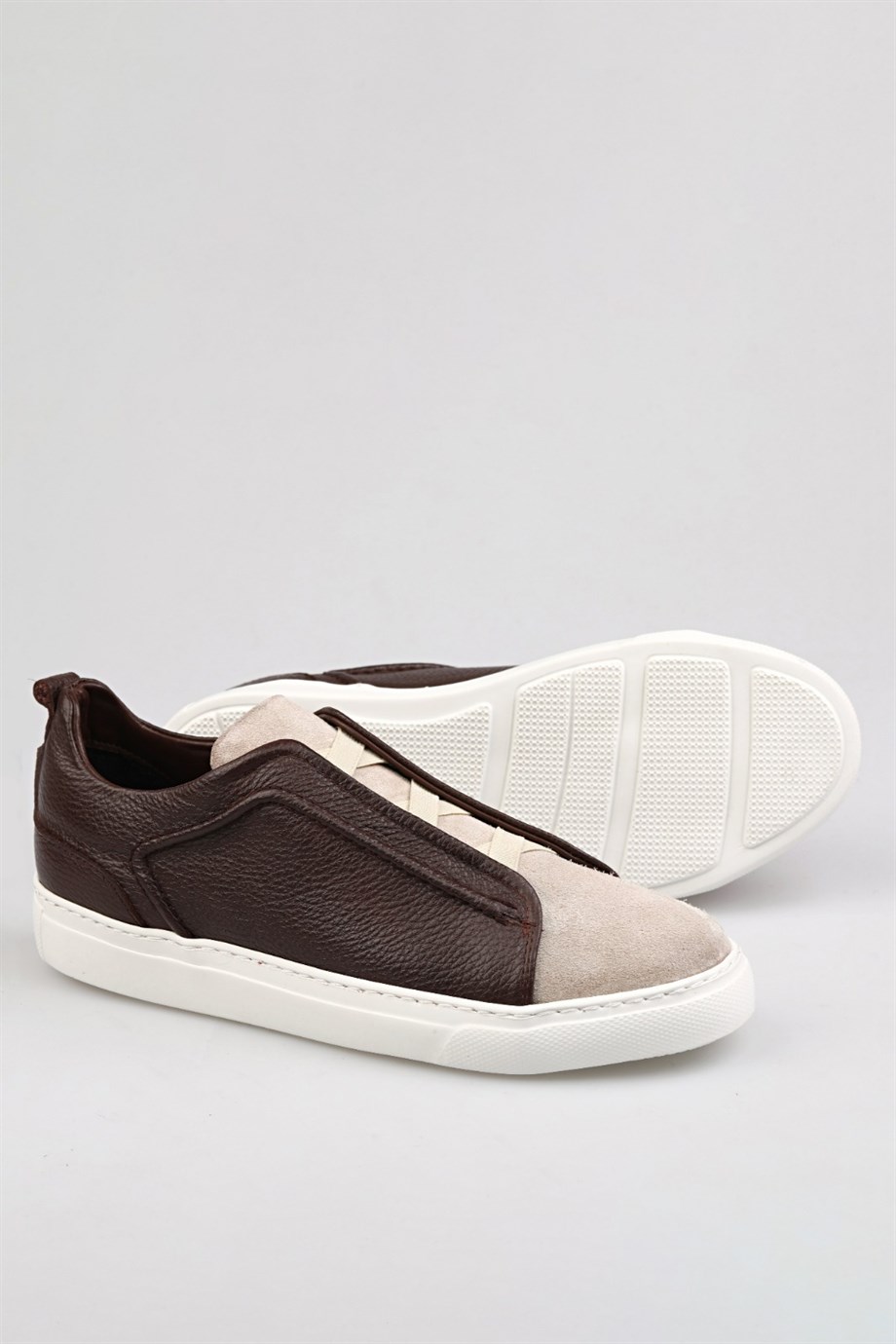 Özel Tasarım Sneakers ürünü NEW SEASON kategorisinde sizleri bekliyor.