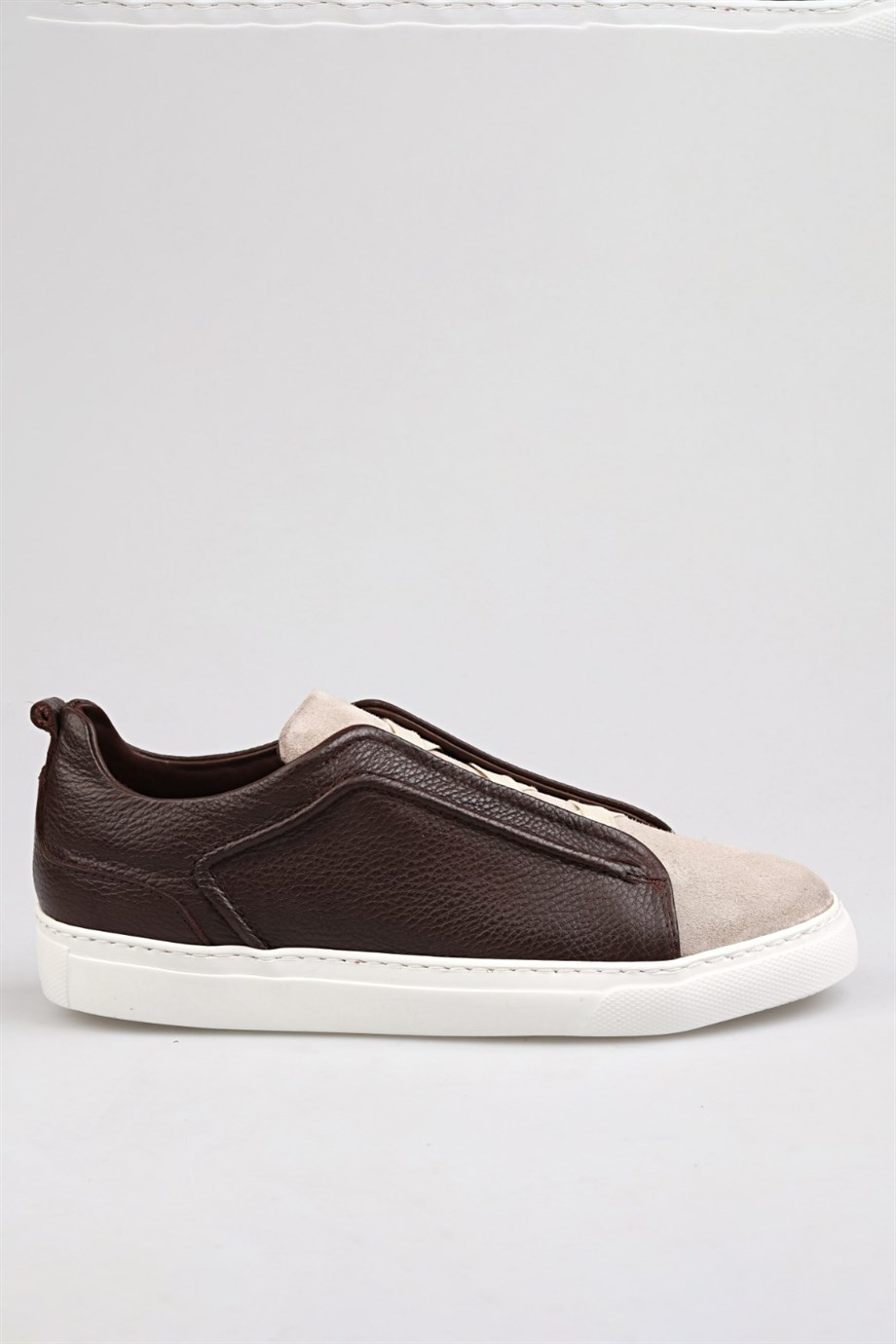 Özel Tasarım Sneakers ürünü NEW SEASON kategorisinde sizleri bekliyor.