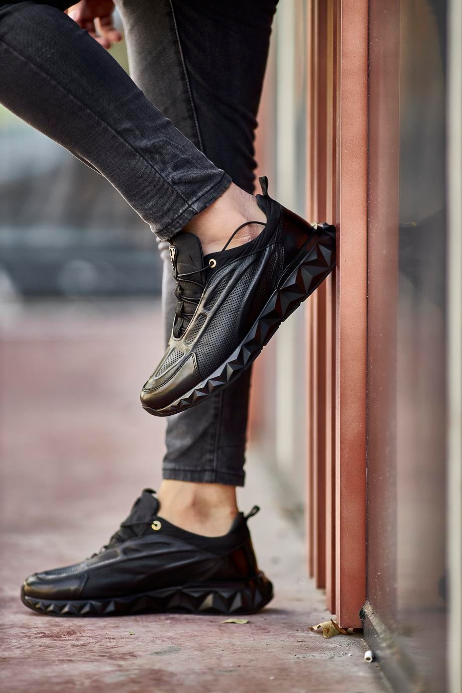 Specially Designed Tractor Sole Boots with Lacing Detail ürünü NEW SEASON kategorisinde sizleri bekliyor.