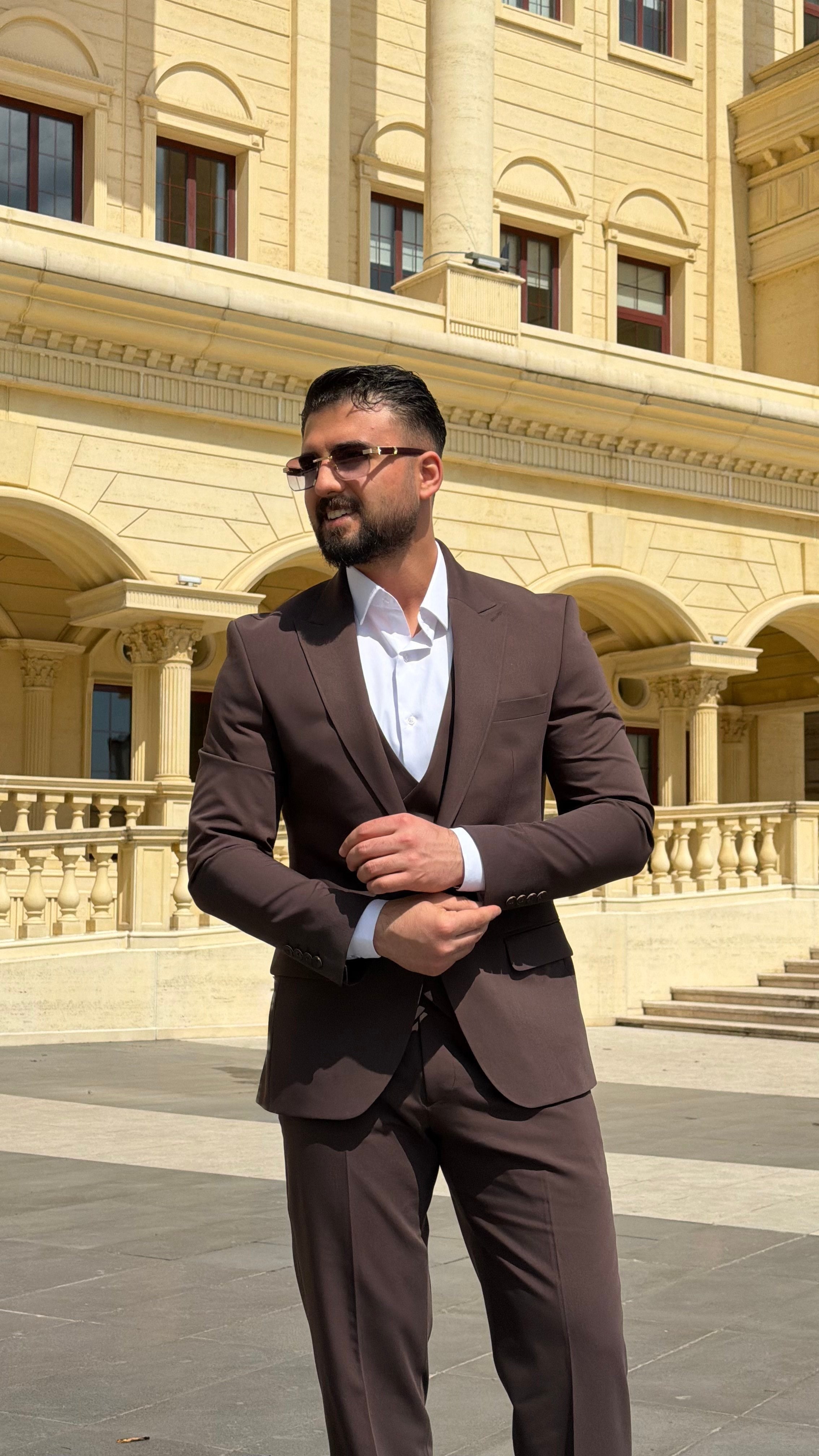 Royal Takım Elbise ürünü TAKIM ELBİSE kategorisinde sizleri bekliyor.