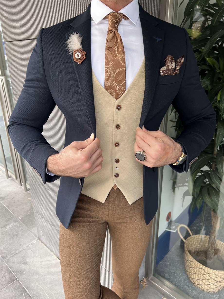 Slim Fit Jacket ürünü OUTERWEAR kategorisinde sizleri bekliyor.