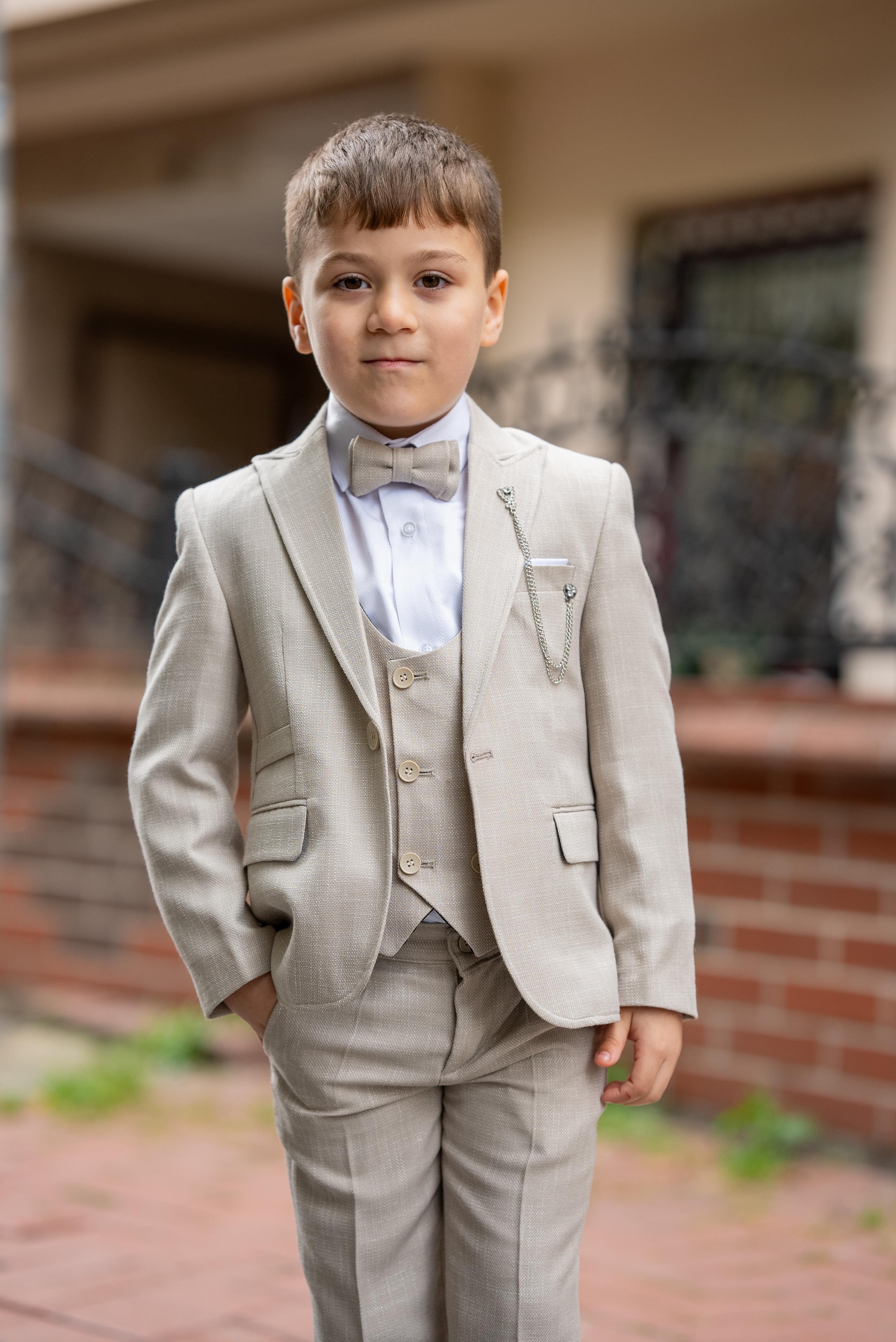 Slim Fit Çocuk Smokin Bej ürünü TAKIM ELBİSE kategorisinde sizleri bekliyor.