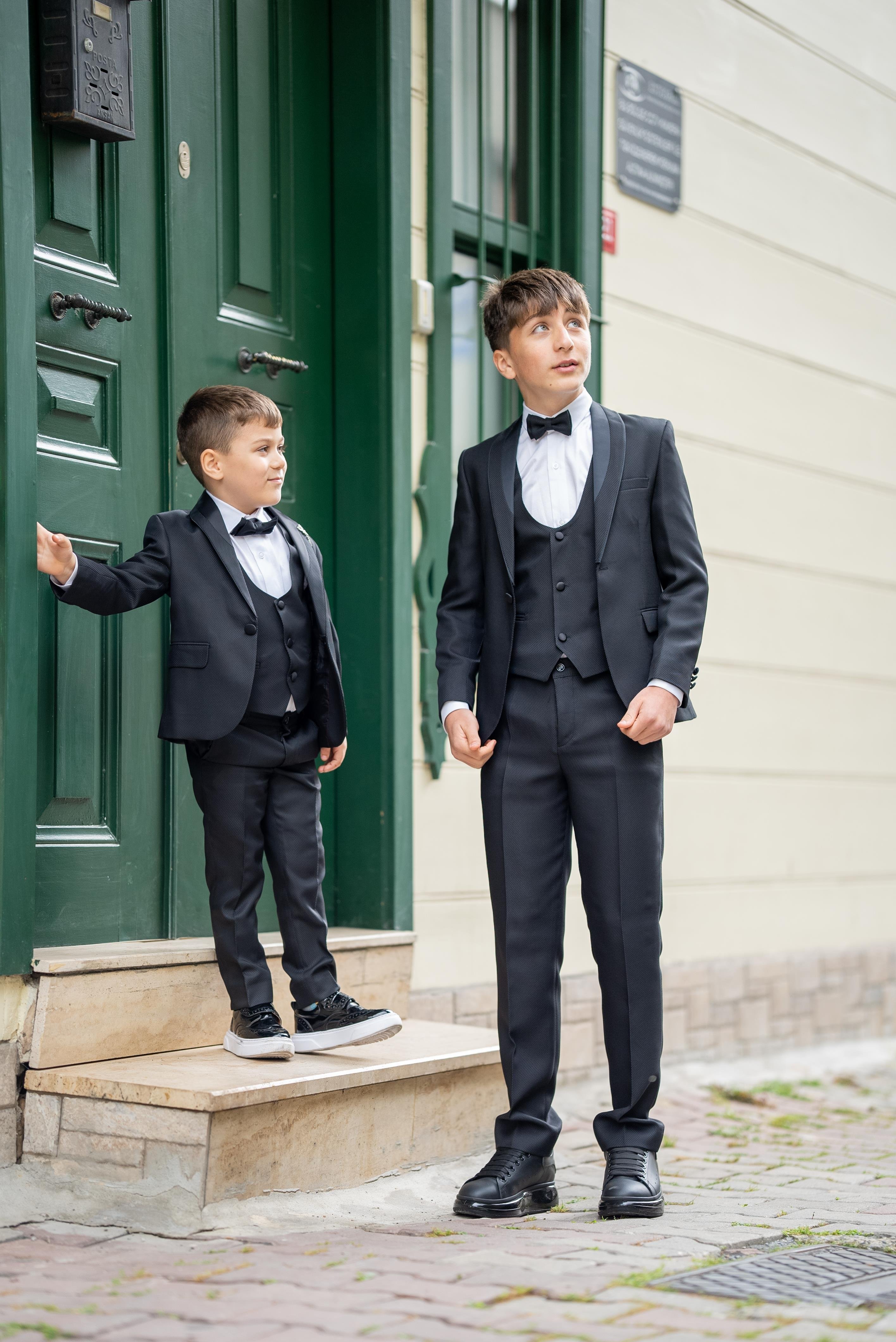 Slim Fit Çocuk Smokin Takım Elbise Siyah ürünü TAKIM ELBİSE kategorisinde sizleri bekliyor.