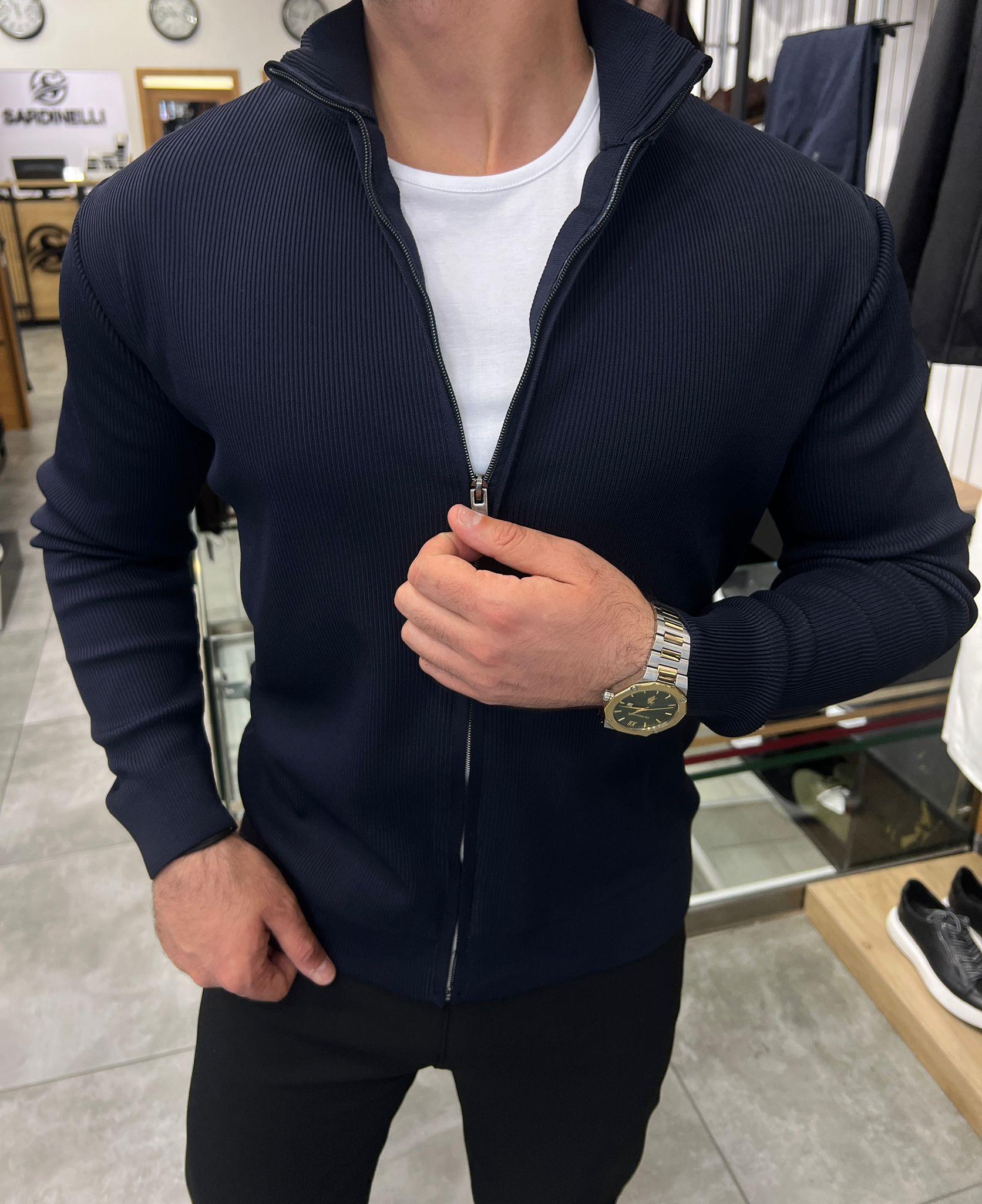 Slim Fit Fermuarlı Hırka ürünü AKSESUAR kategorisinde sizleri bekliyor.