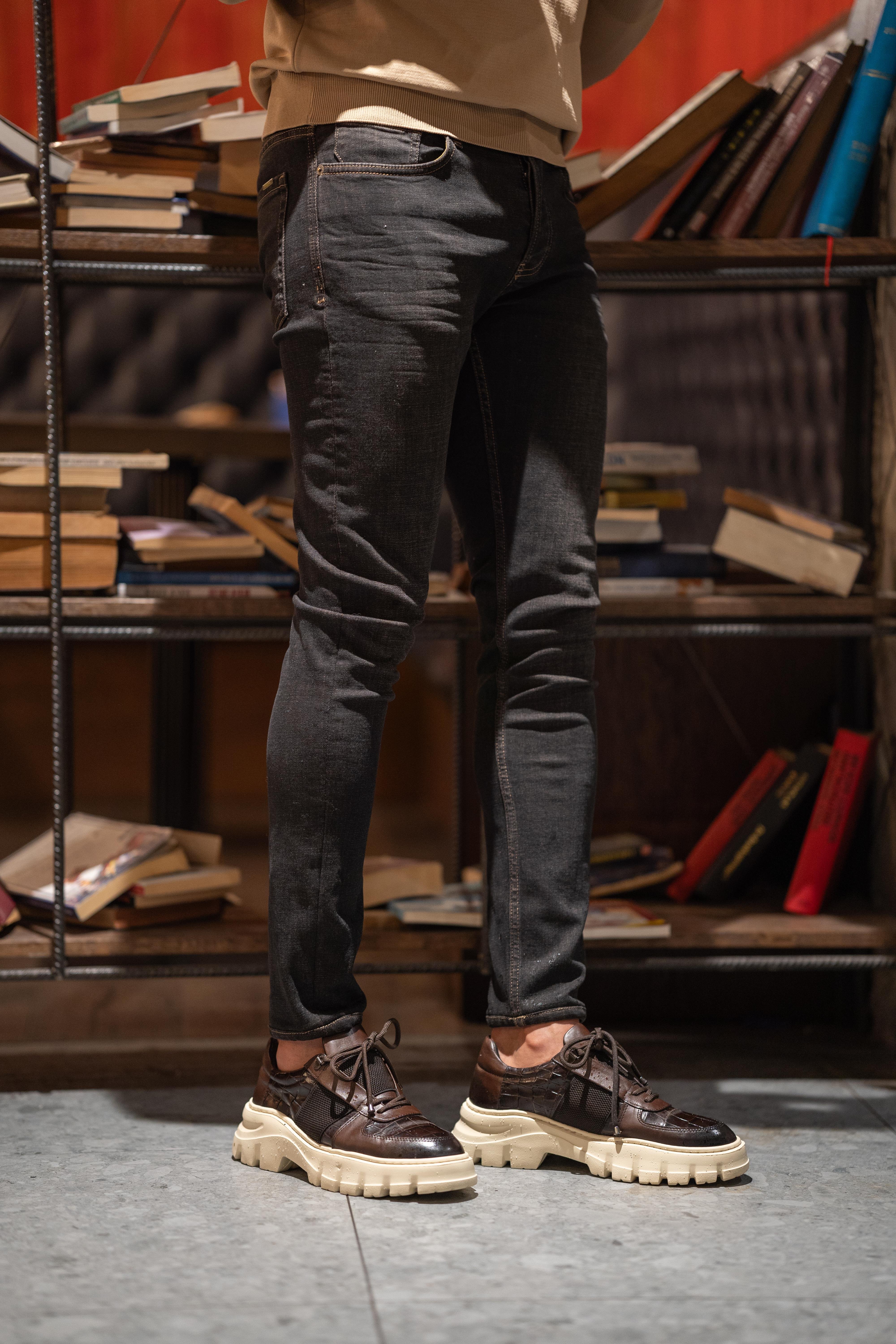 Slim Fit Jeans ürünü JEANS CLOTHING kategorisinde sizleri bekliyor.