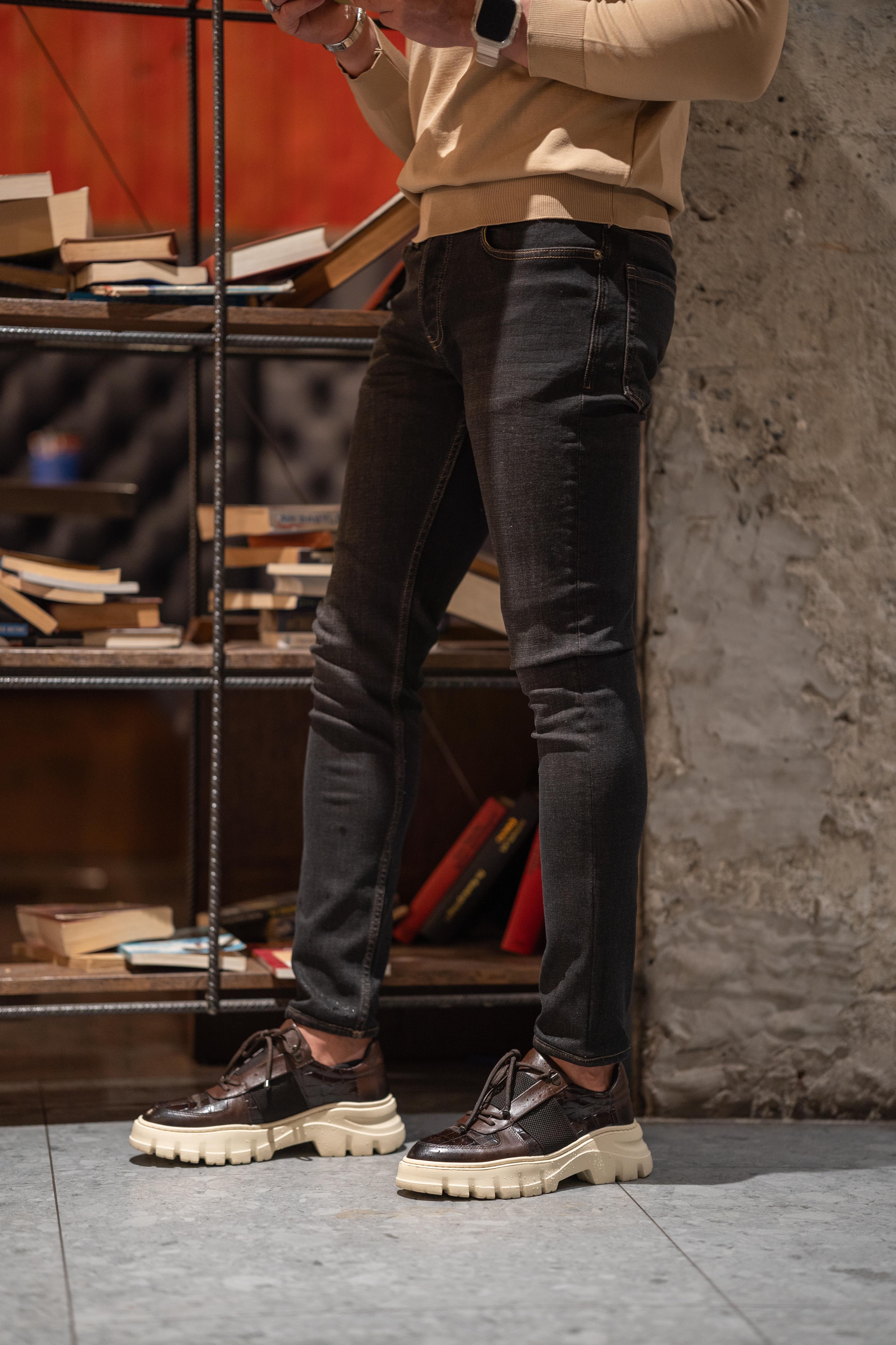 Slim Fit Jeans ürünü JEANS CLOTHING kategorisinde sizleri bekliyor.