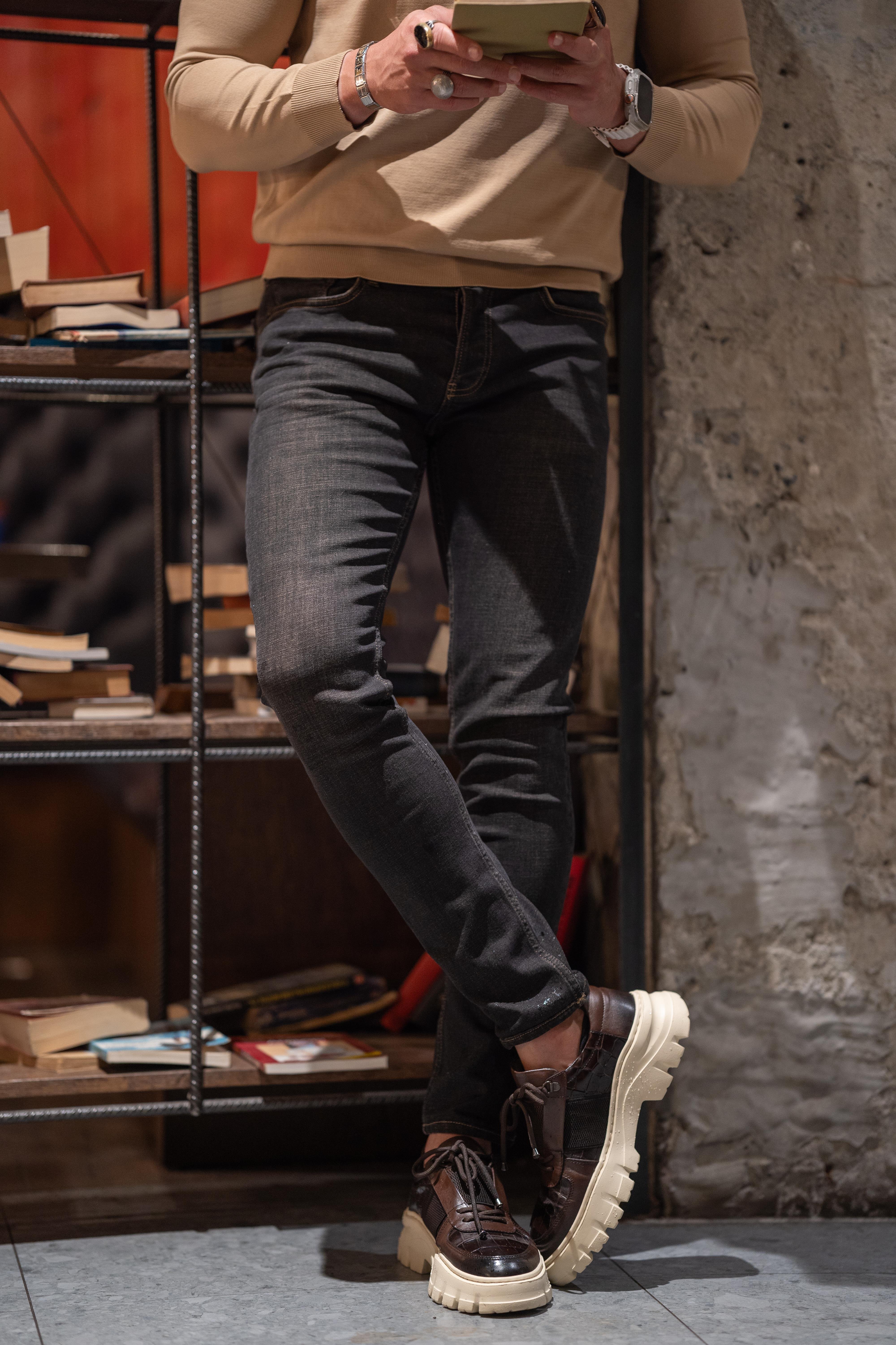 Slim Fit Jeans ürünü JEANS CLOTHING kategorisinde sizleri bekliyor.