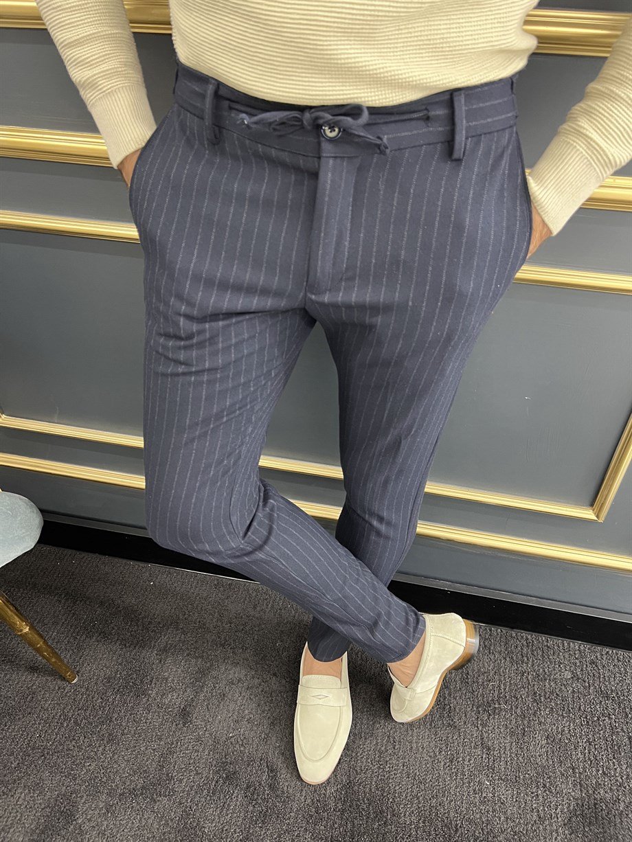 Slim Fit Fabric Trousers ürünü JEANS CLOTHING kategorisinde sizleri bekliyor.