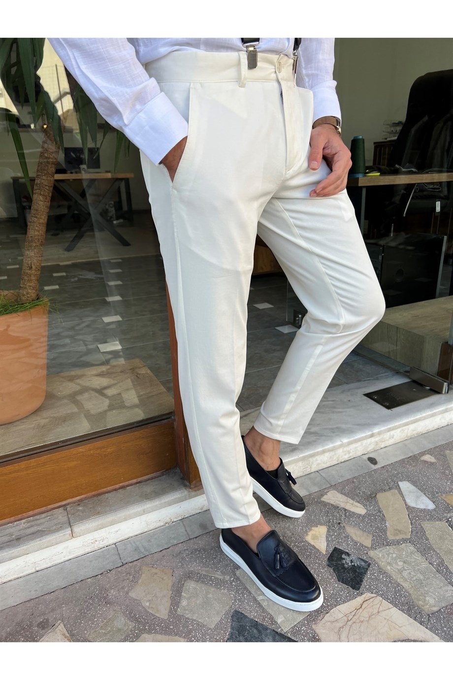 Slim Fit Yan Cepli Keten Pantolon ürünü JEANS CLOTHING kategorisinde sizleri bekliyor.