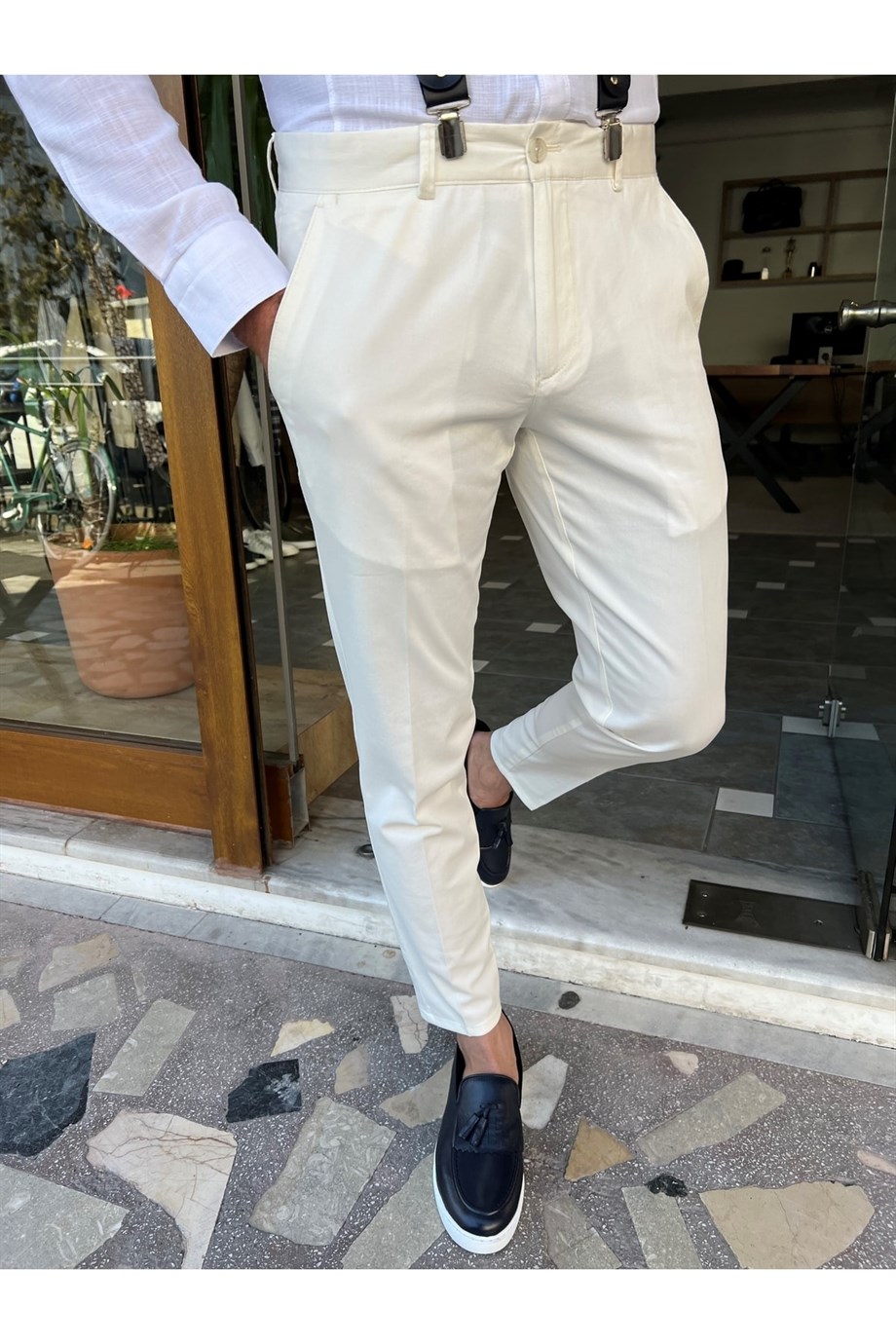 Slim Fit Yan Cepli Keten Pantolon ürünü JEANS CLOTHING kategorisinde sizleri bekliyor.