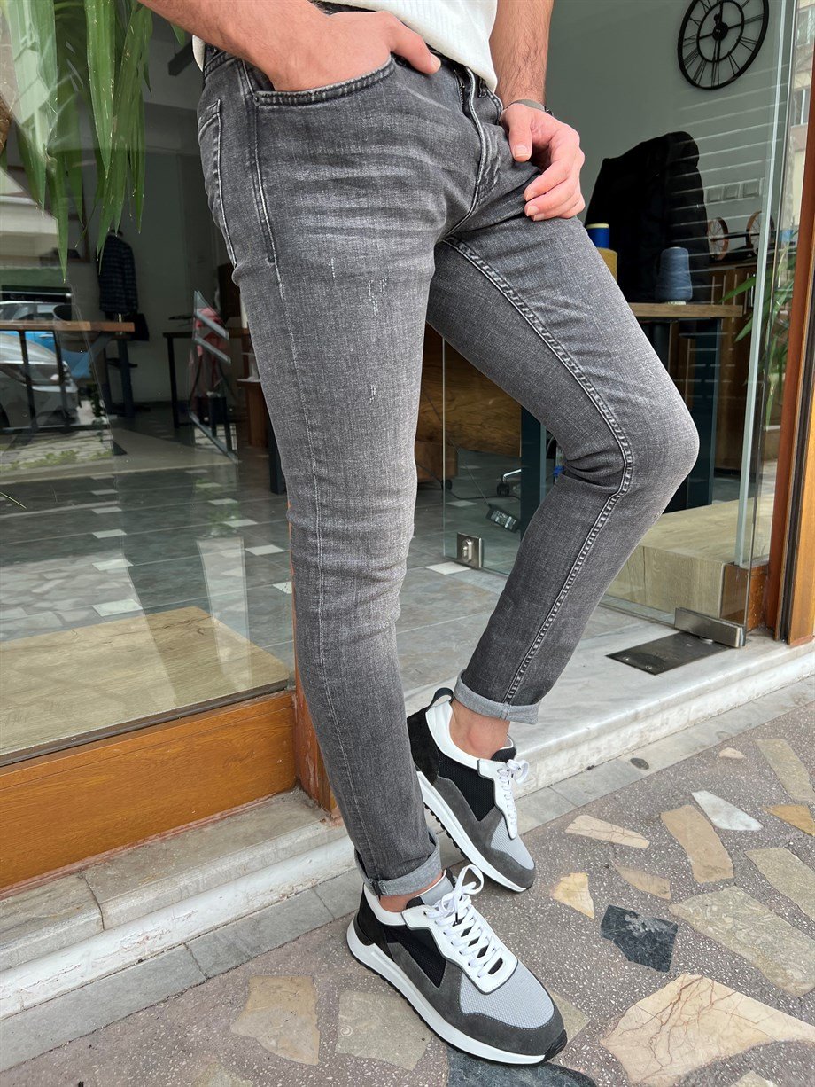 Taşlamalı Slim Fit Kot Pantolon ürünü JEANS CLOTHING kategorisinde sizleri bekliyor.