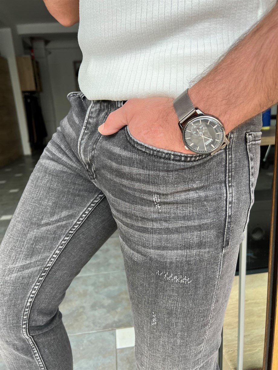 Taşlamalı Slim Fit Kot Pantolon ürünü JEANS CLOTHING kategorisinde sizleri bekliyor.