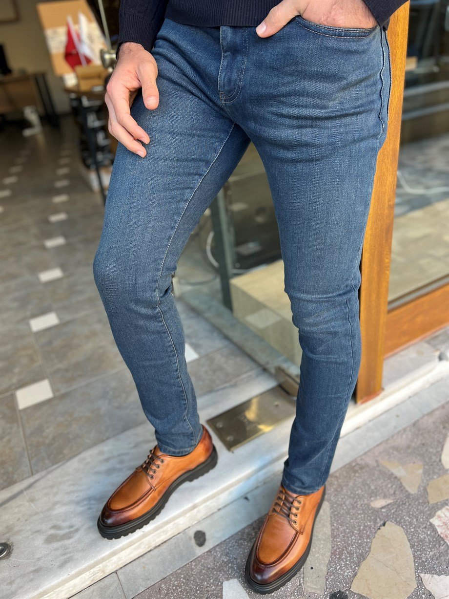 Taşlamalı Yan Cepli Slim Fit Kot Pantolon ürünü ALT GİYİM kategorisinde sizleri bekliyor.
