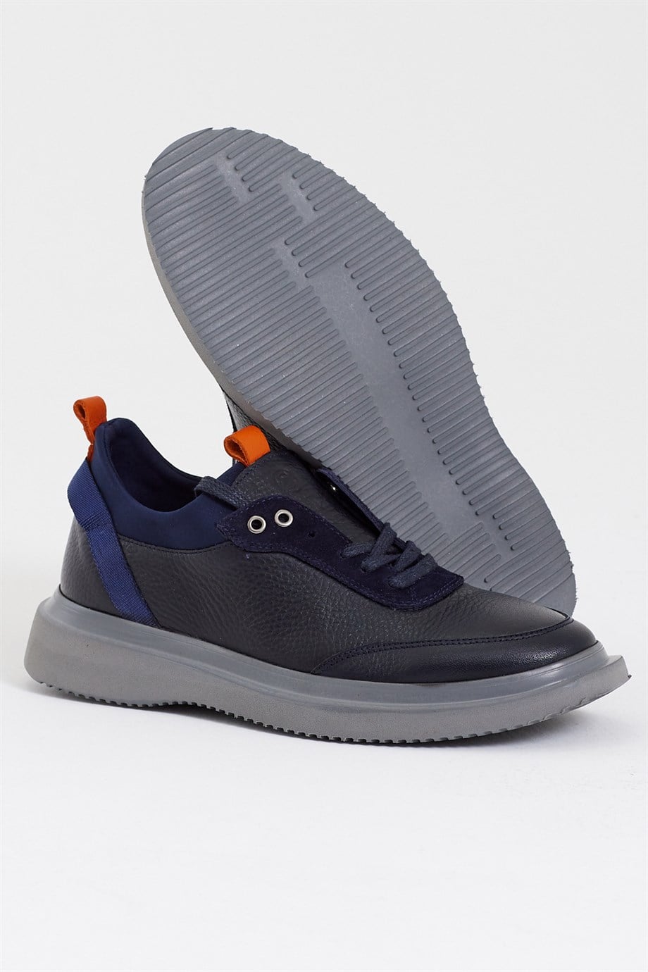 Thermo Confort Sole Genuine Leather Boots ürünü CASUAL kategorisinde sizleri bekliyor.