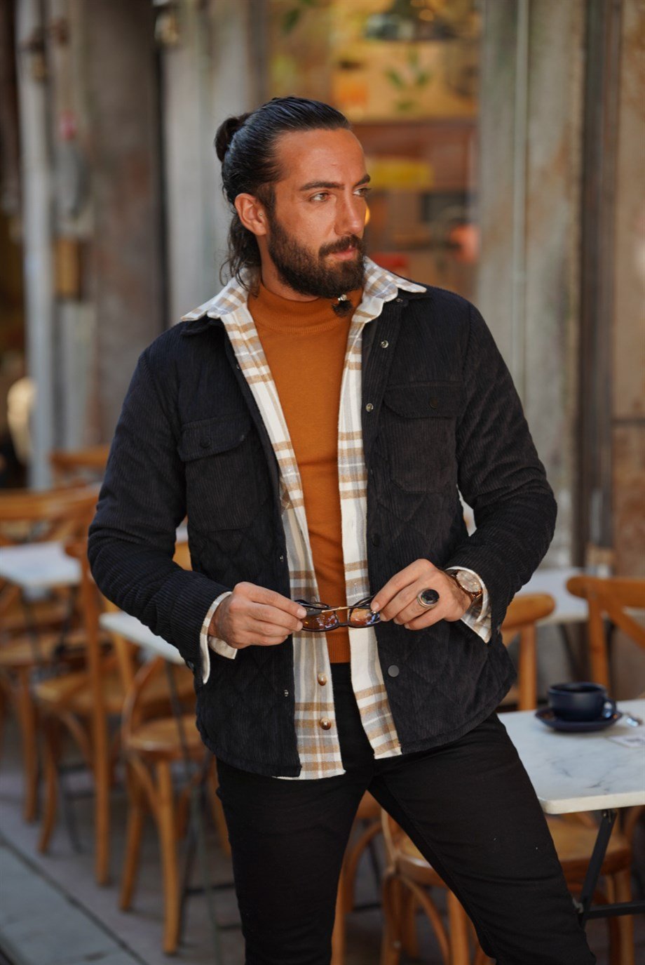 Bag Pocket Velvet Coat ürünü OUTERWEAR kategorisinde sizleri bekliyor.