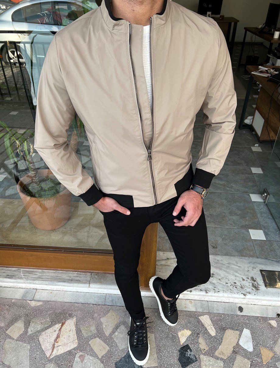 Inner Lined Bomber Jacket with Side Pockets ürünü OUTERWEAR kategorisinde sizleri bekliyor.