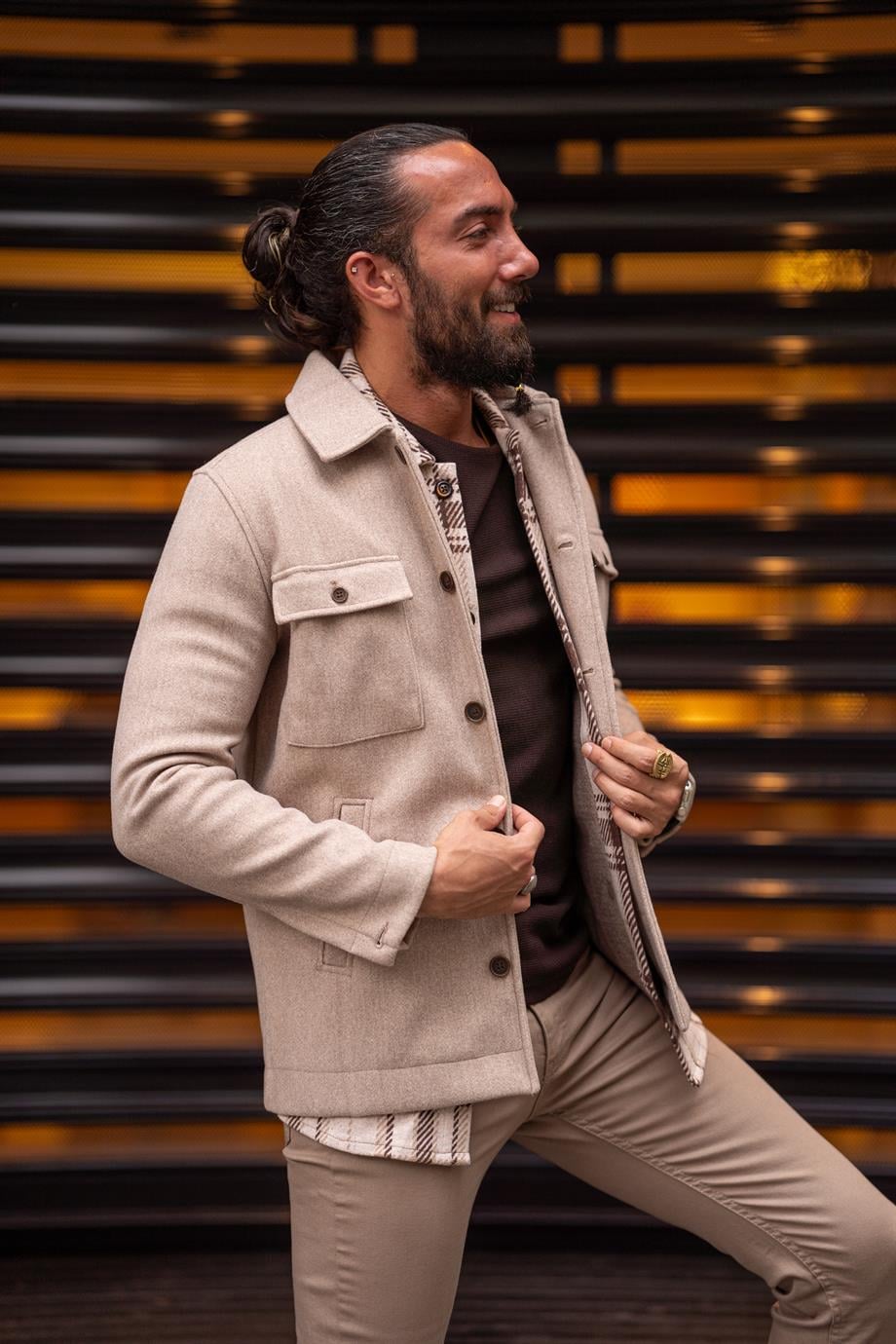 Short Cachet Coat With Side Pockets ürünü OUTERWEAR kategorisinde sizleri bekliyor.